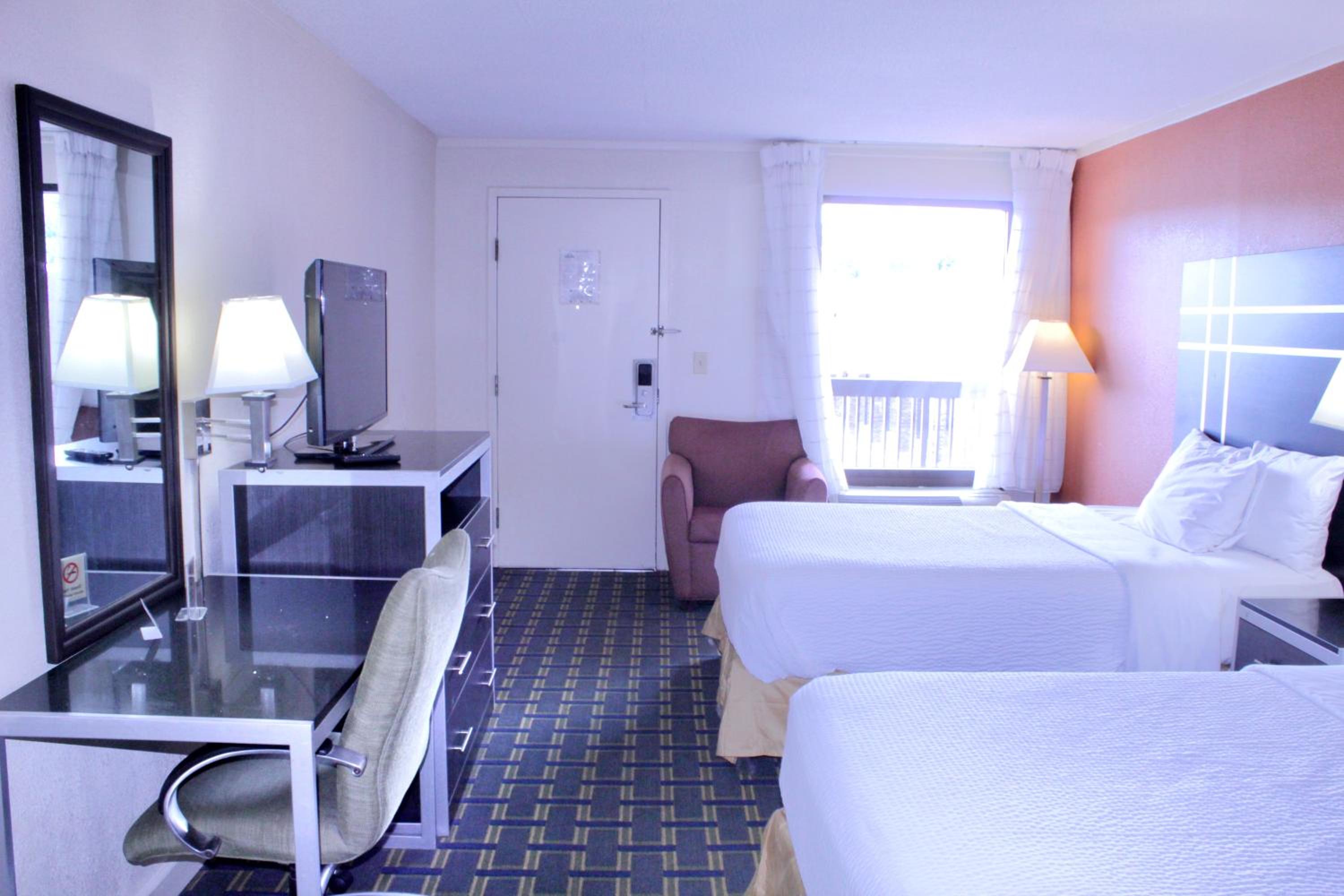 Double Room with Two Double Beds - Non-Smoking - Photo 2