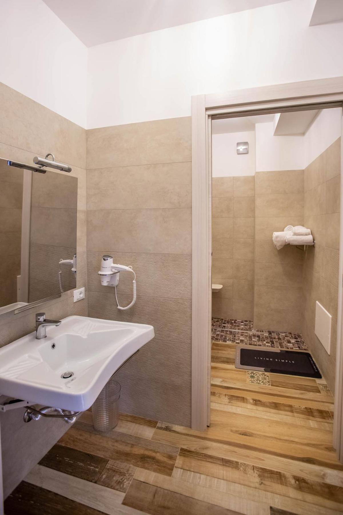 Large Double Room photo 3