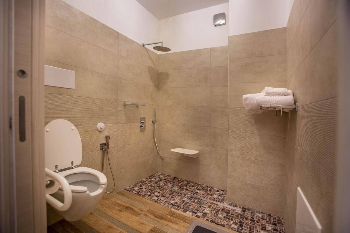Large Double Room photo 2