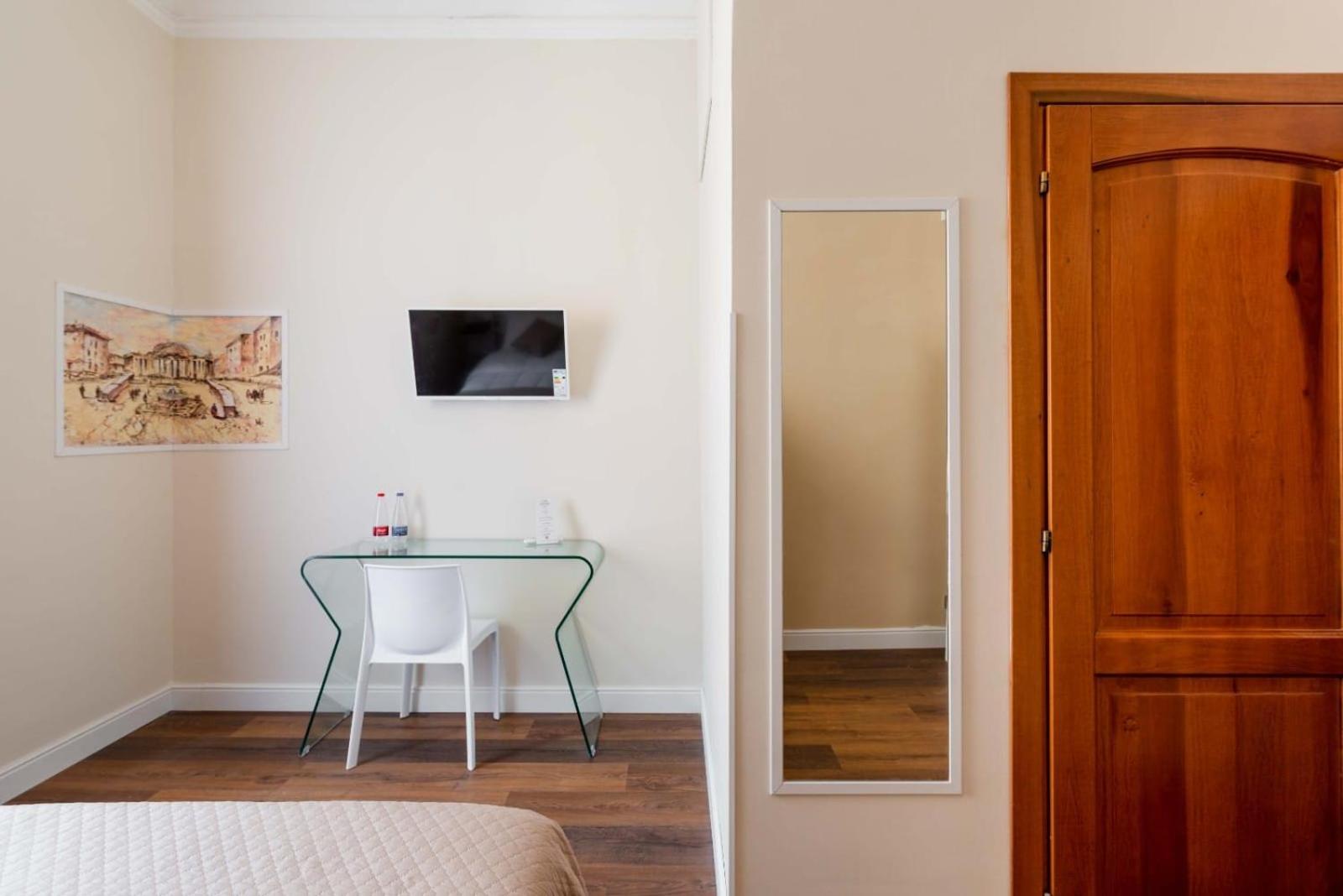Large Double Room photo 1