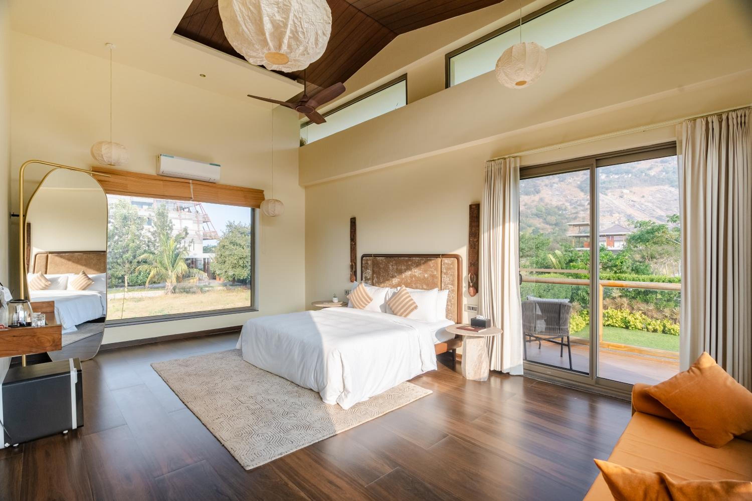 Villa with Private Pool - Photo 9