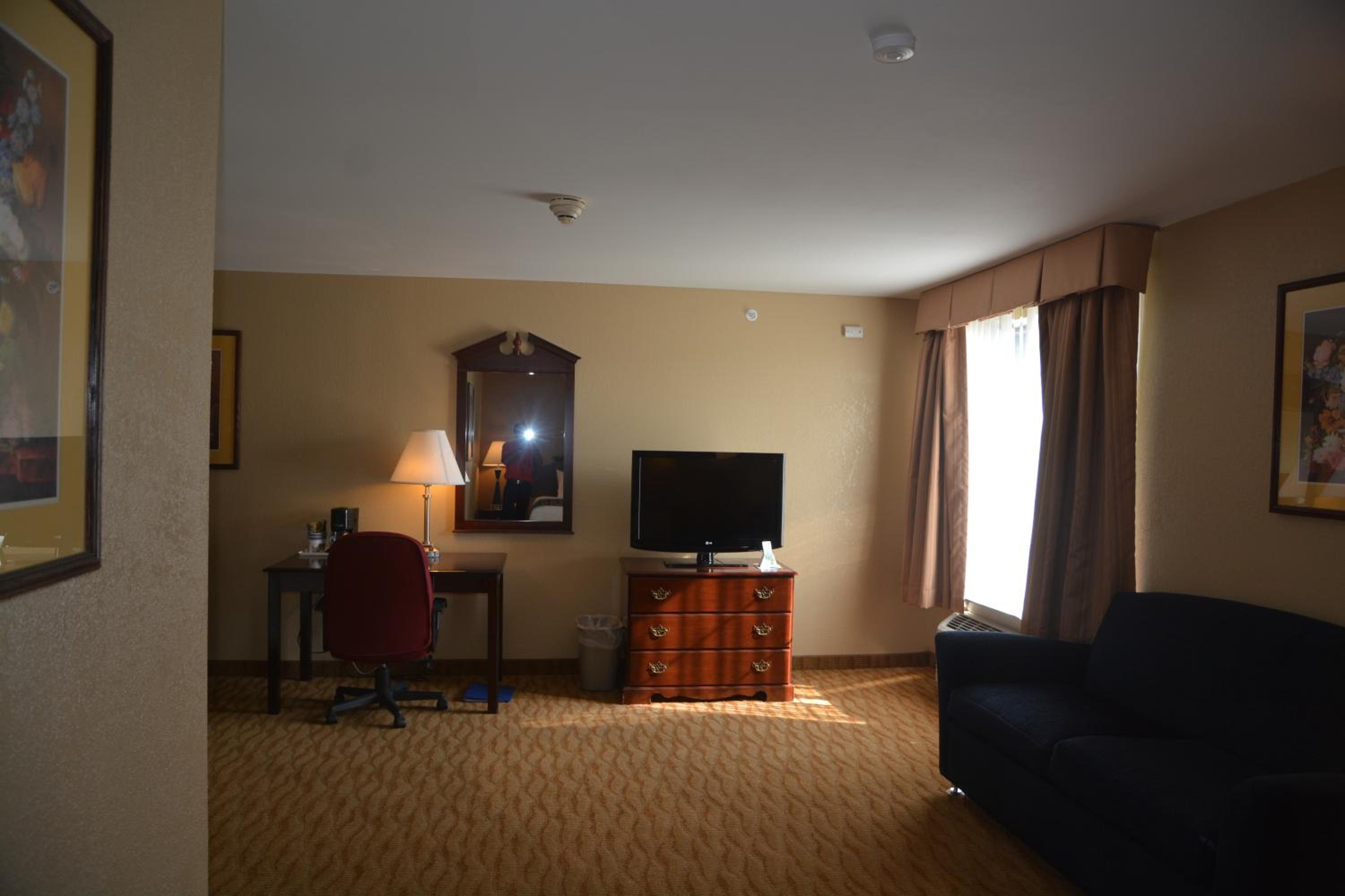 King Suite with Spa Bath photo 3