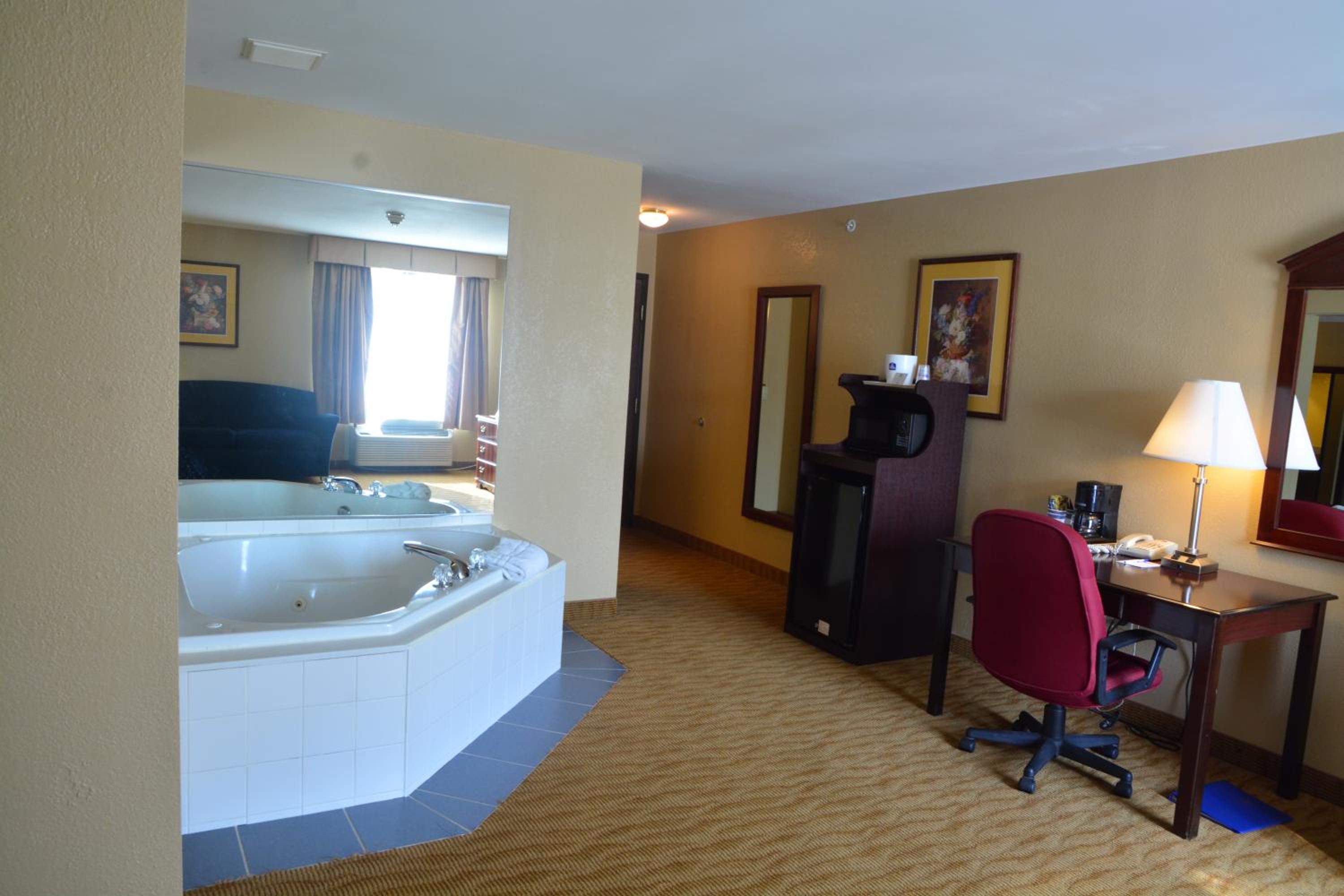King Suite with Spa Bath photo 2