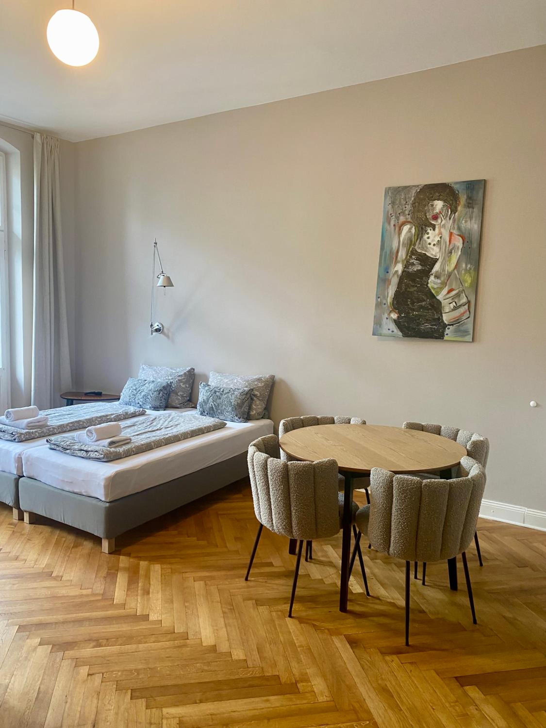 Apartment with Balcony photo 2