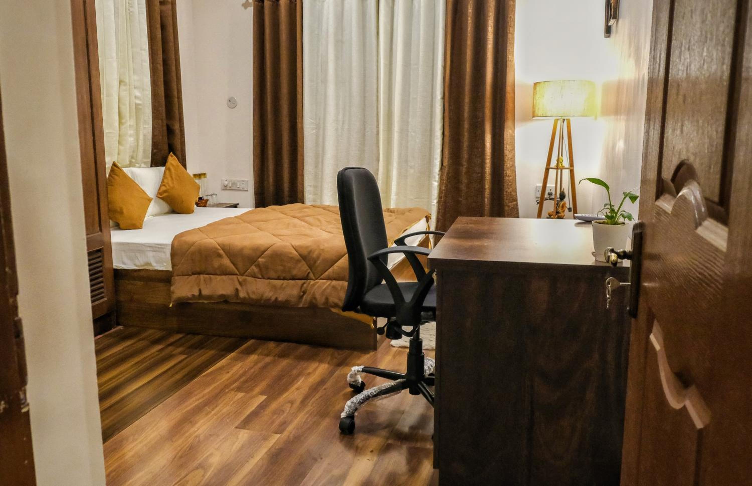Queen Room photo 1