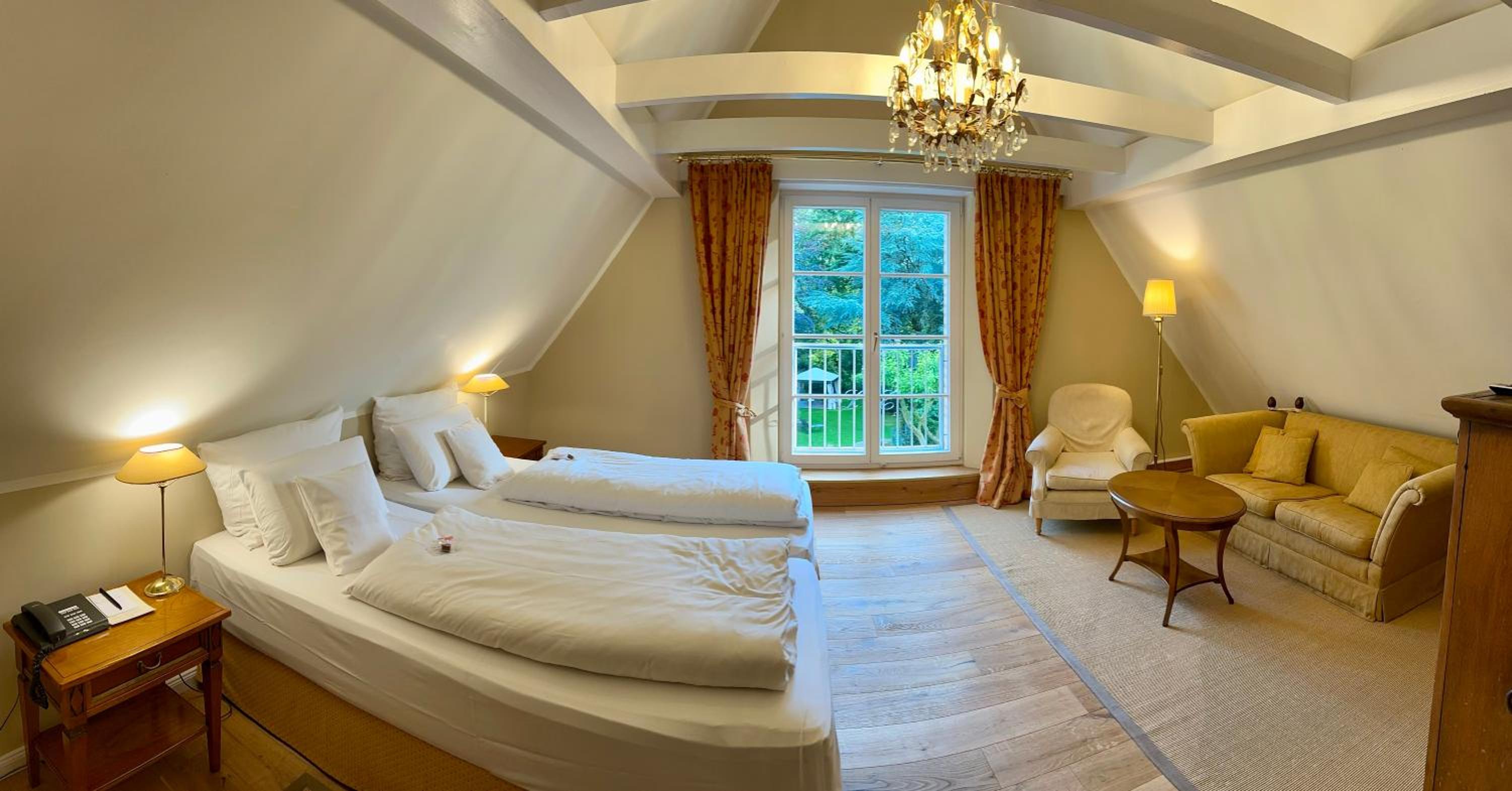 Suite - Photo 2