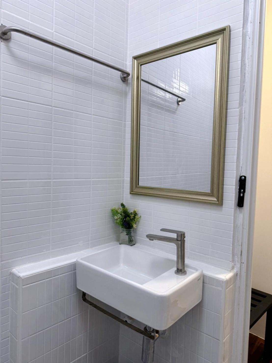 Standard Queen Room - Photo 5