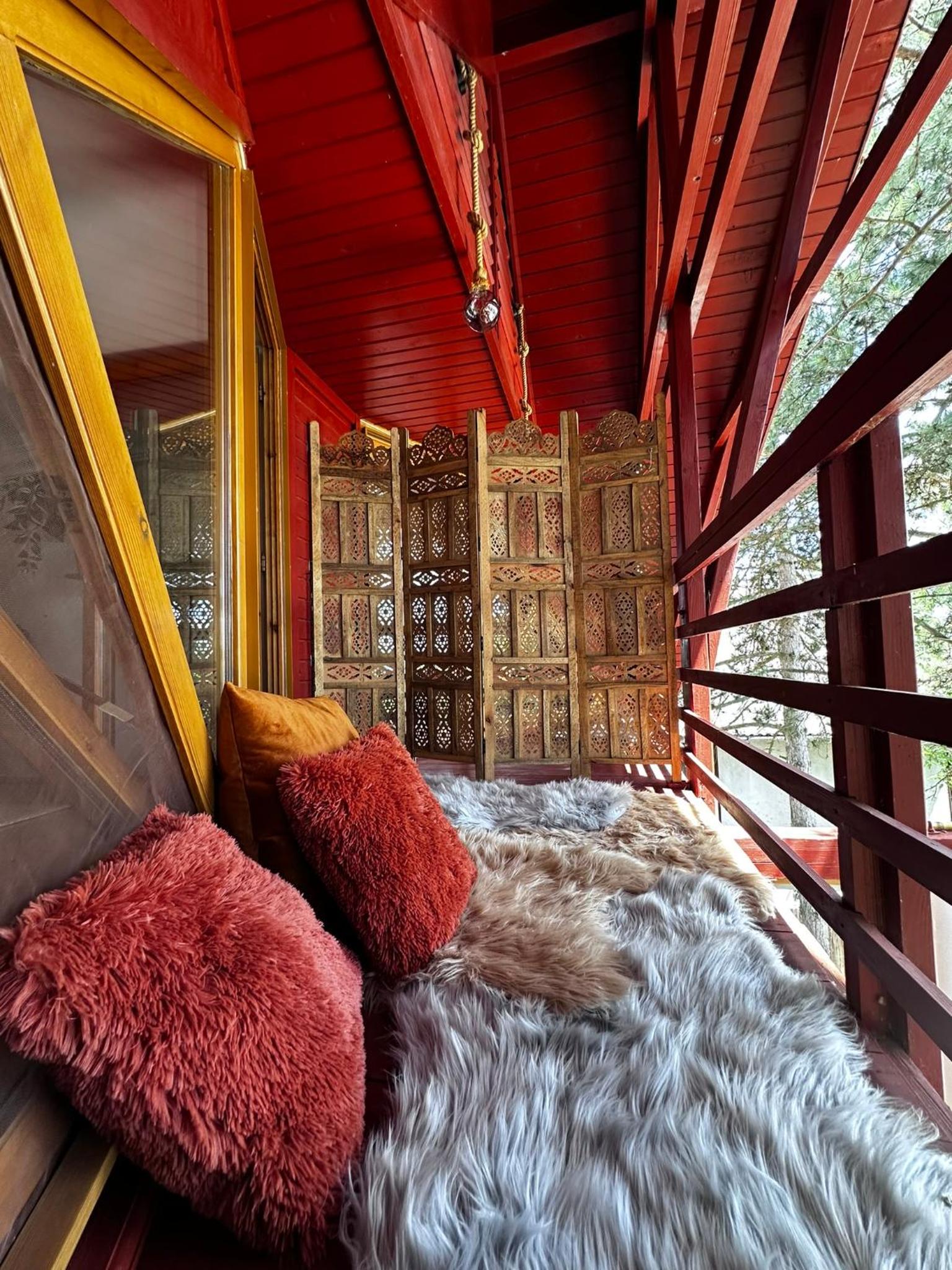 Three-Bedroom Apartment with Lake View photo 2