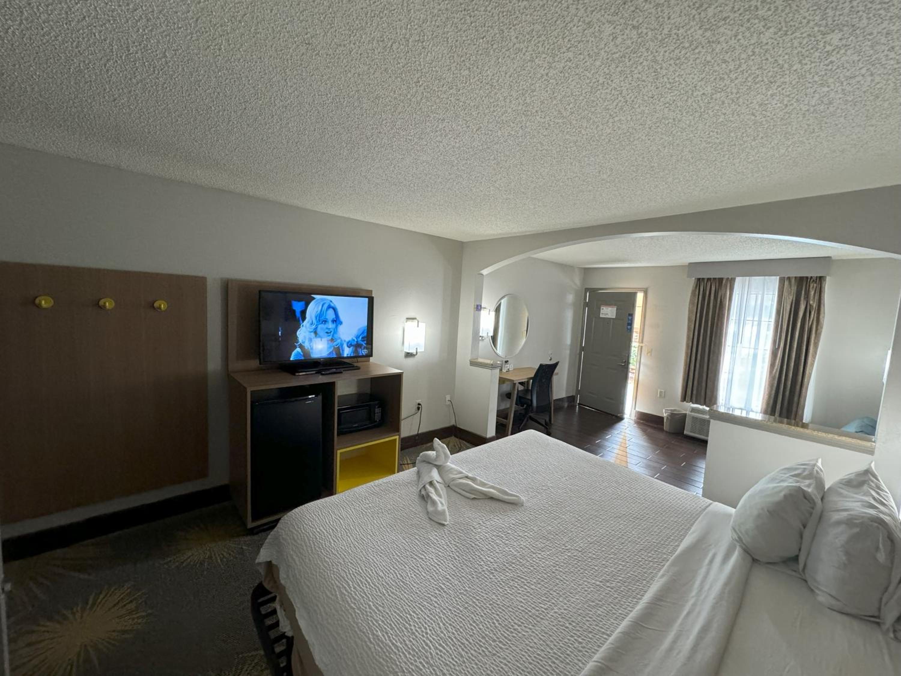 King Room - Disability Access/Non-Smoking - Photo 5