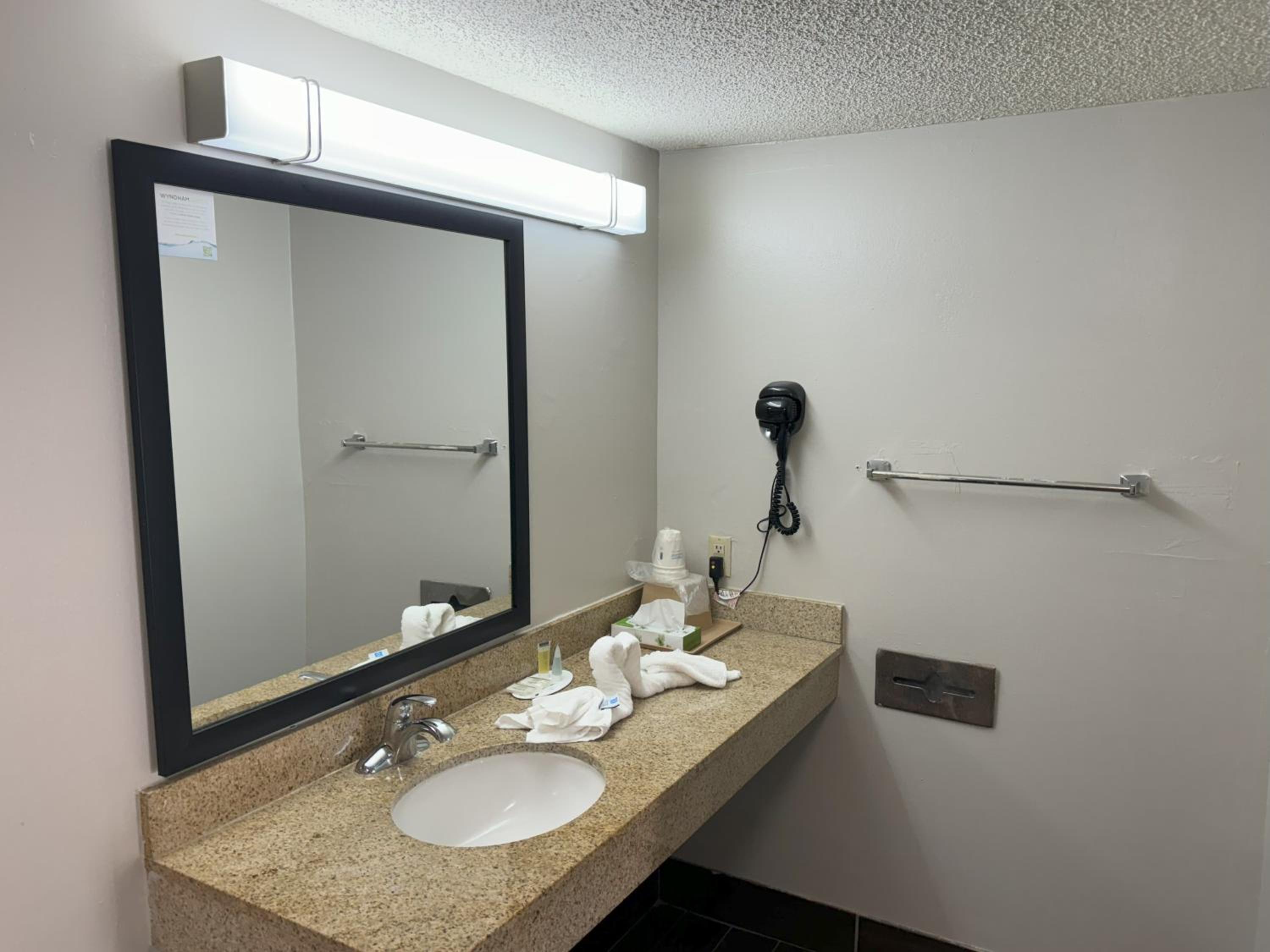 King Room - Disability Access/Non-Smoking - Photo 4