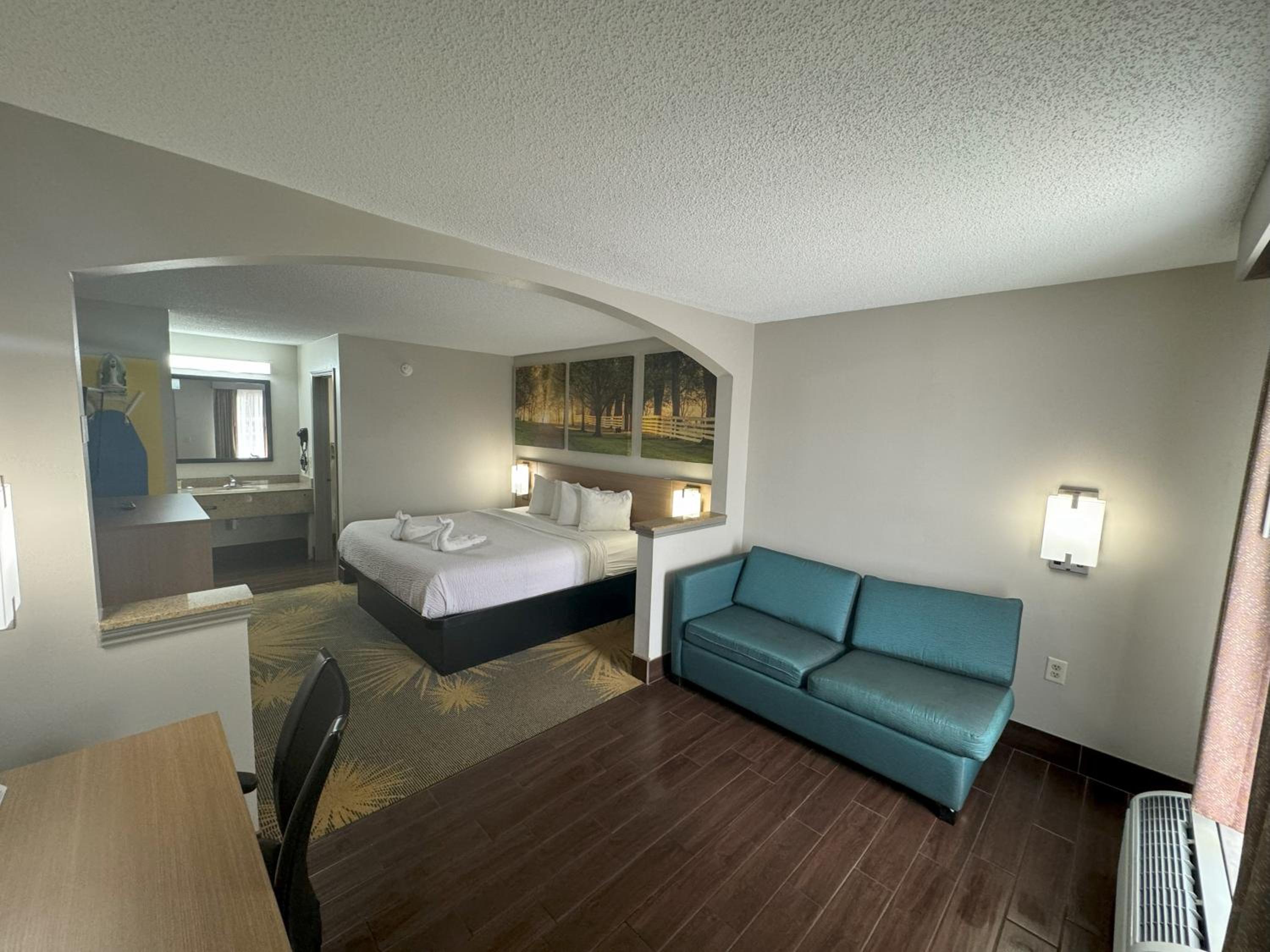 King Room - Non-Smoking - Photo 1