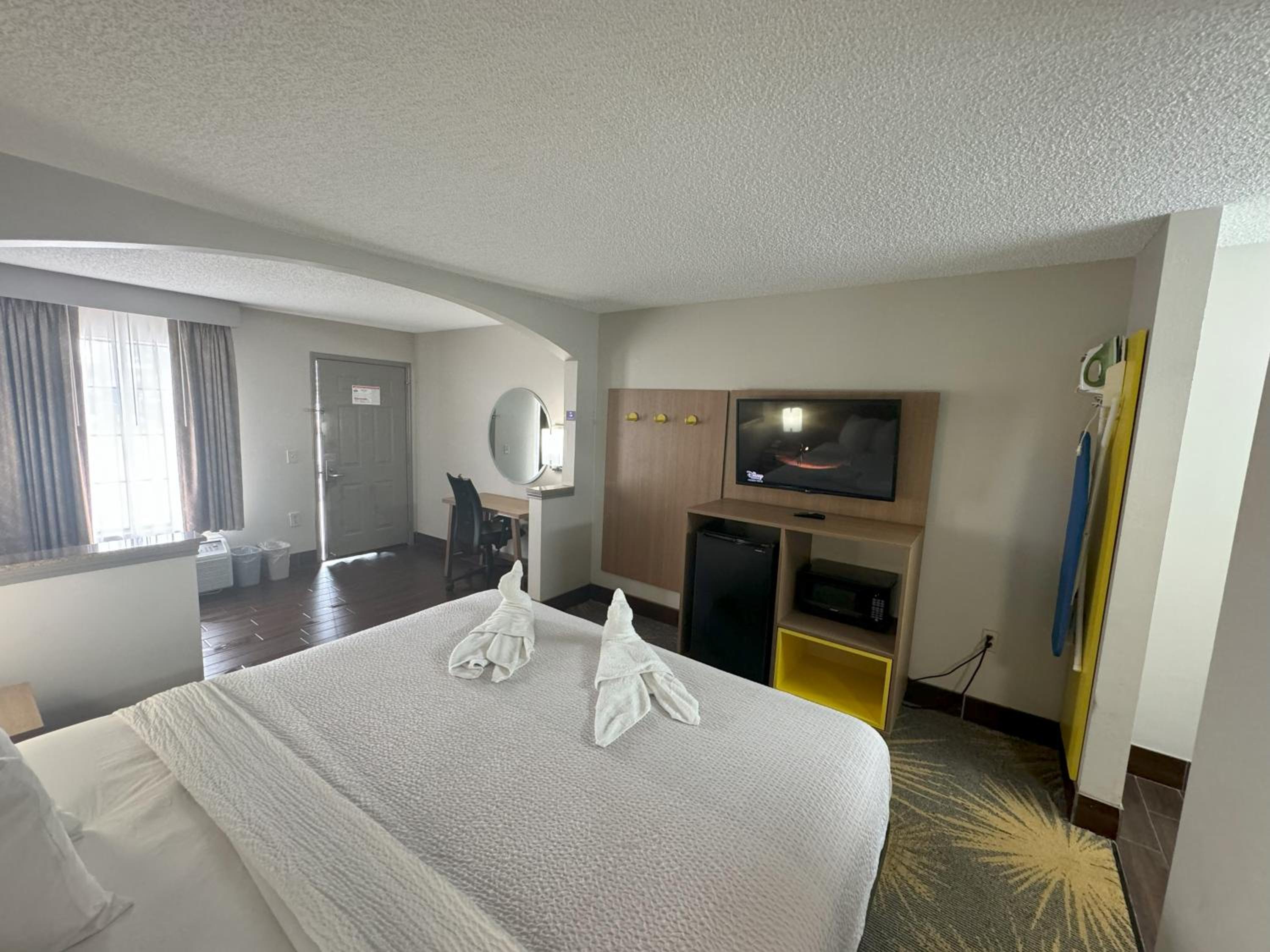 King Room - Non-Smoking - Photo 2
