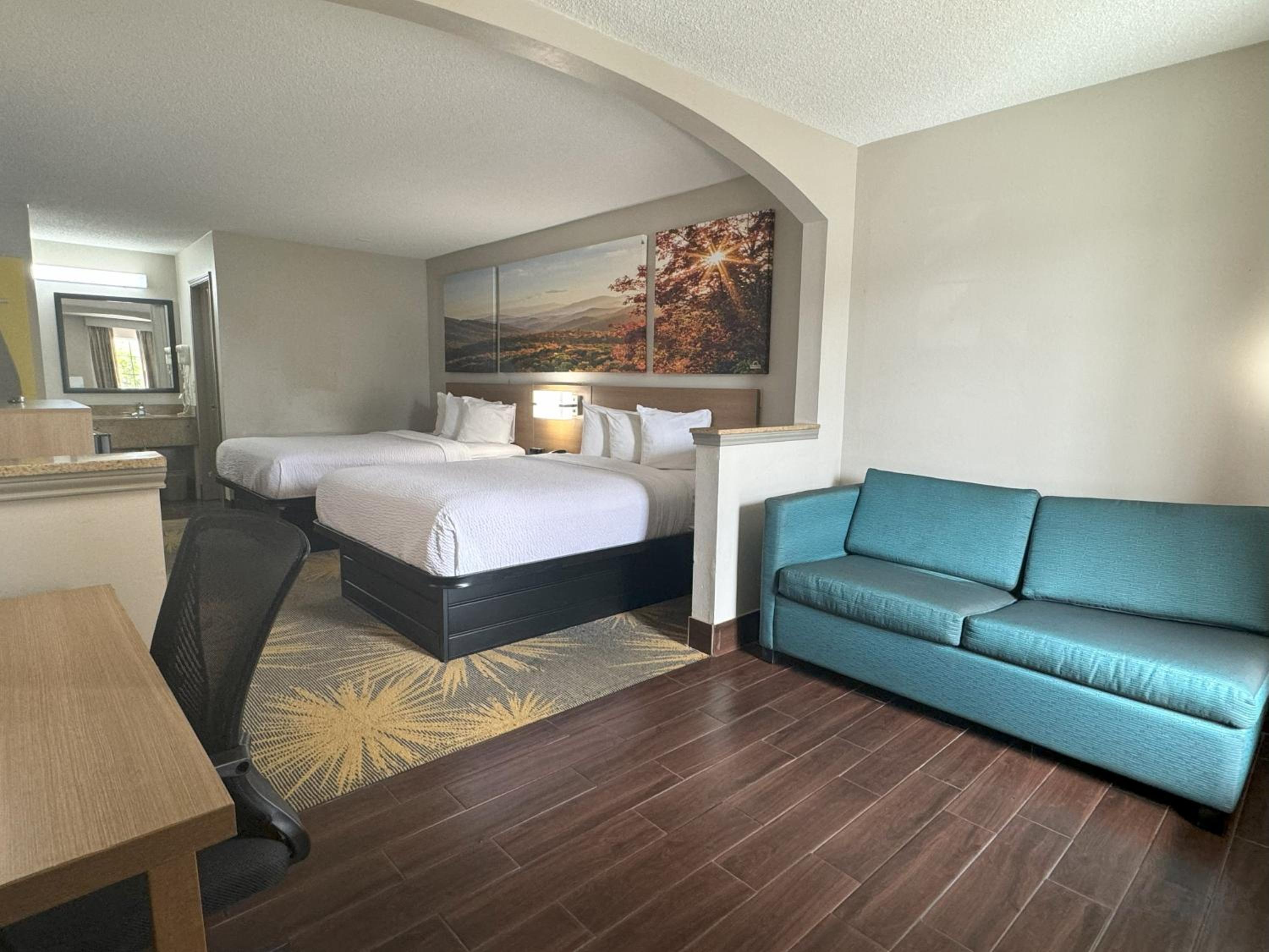 Queen Room with Two Queen Beds - Non-Smoking - Photo 1