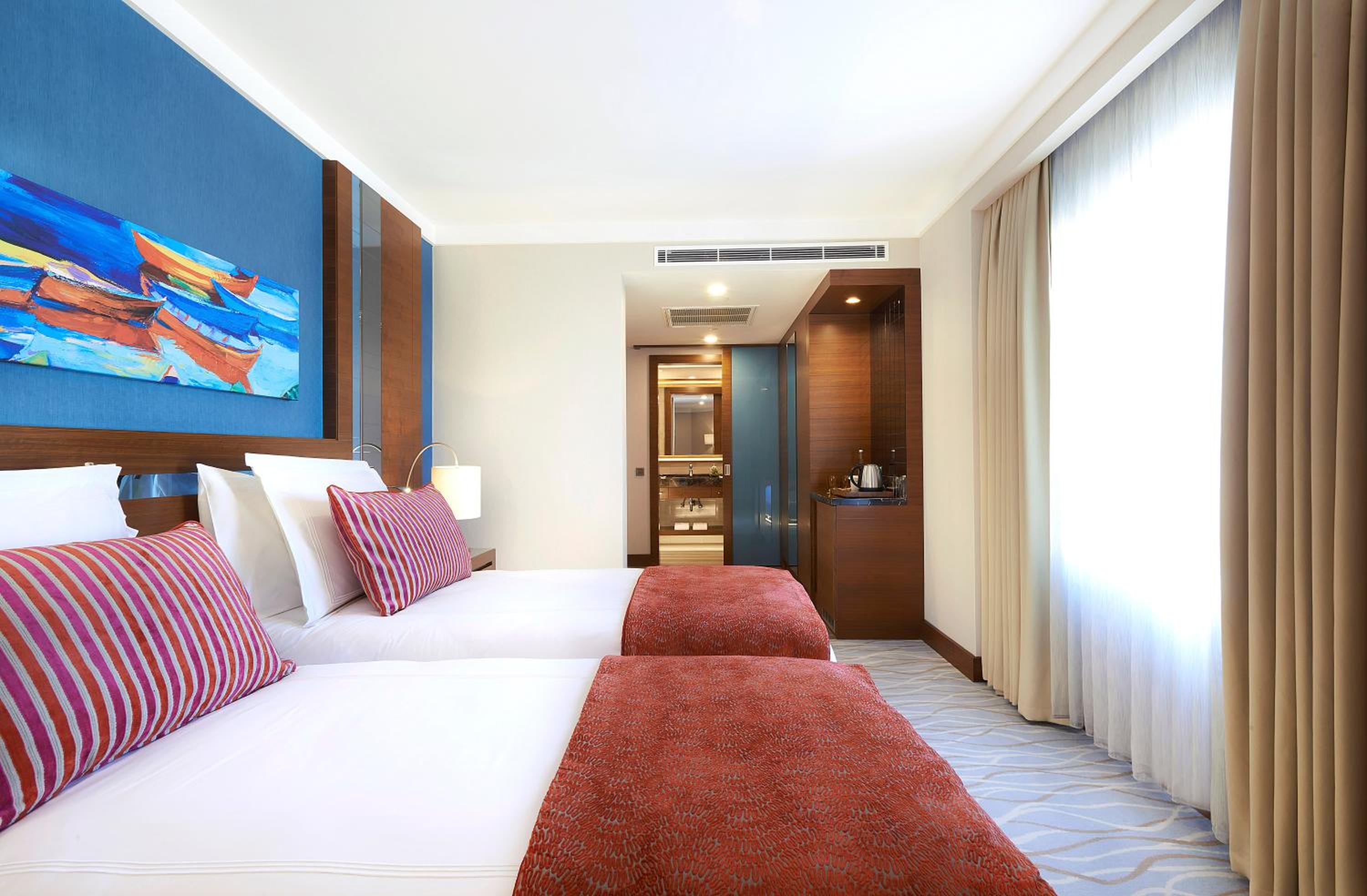 Superior Twin Room with Mountain View