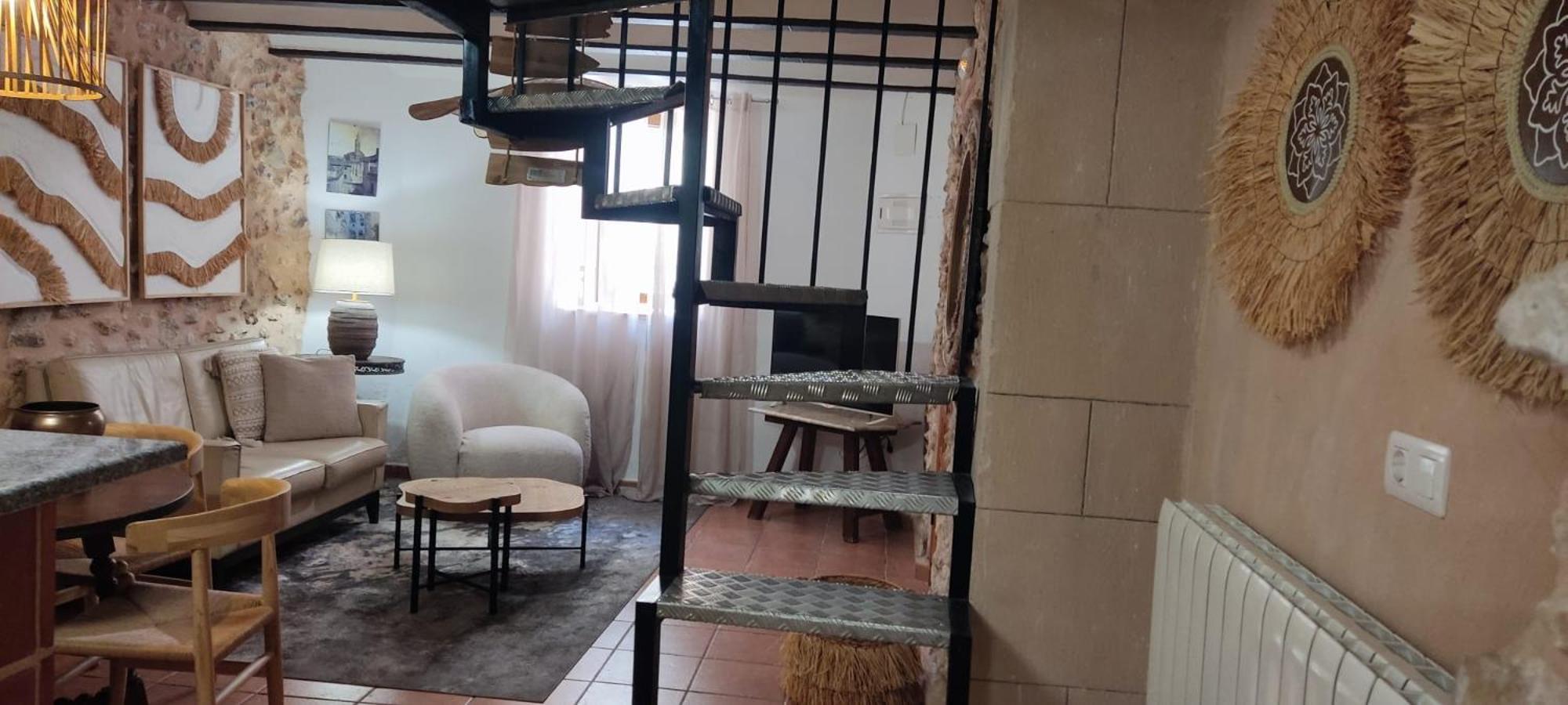 Studio Apartment - Photo 1