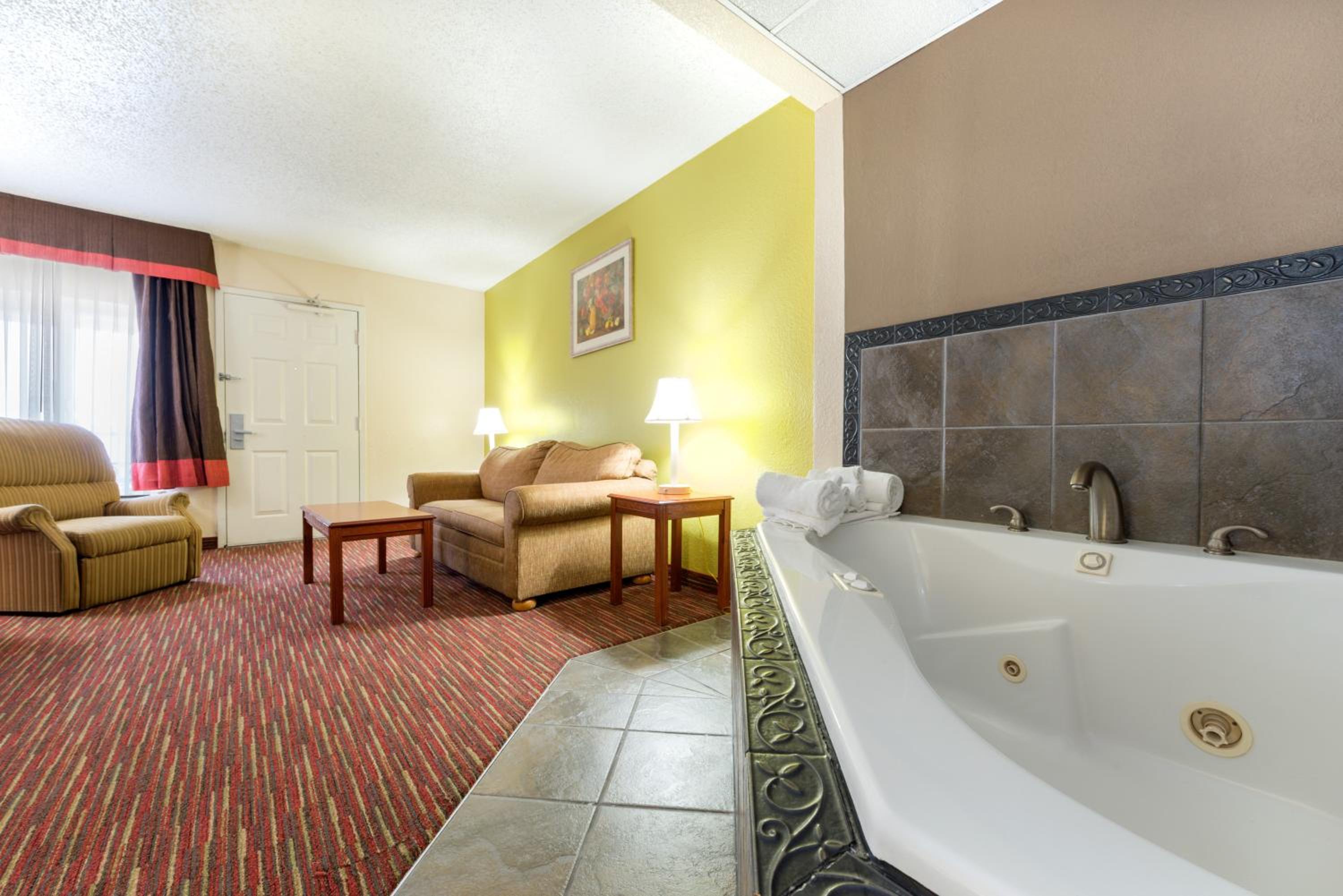 Deluxe King Studio Suite - Non-Smoking - Photo 1