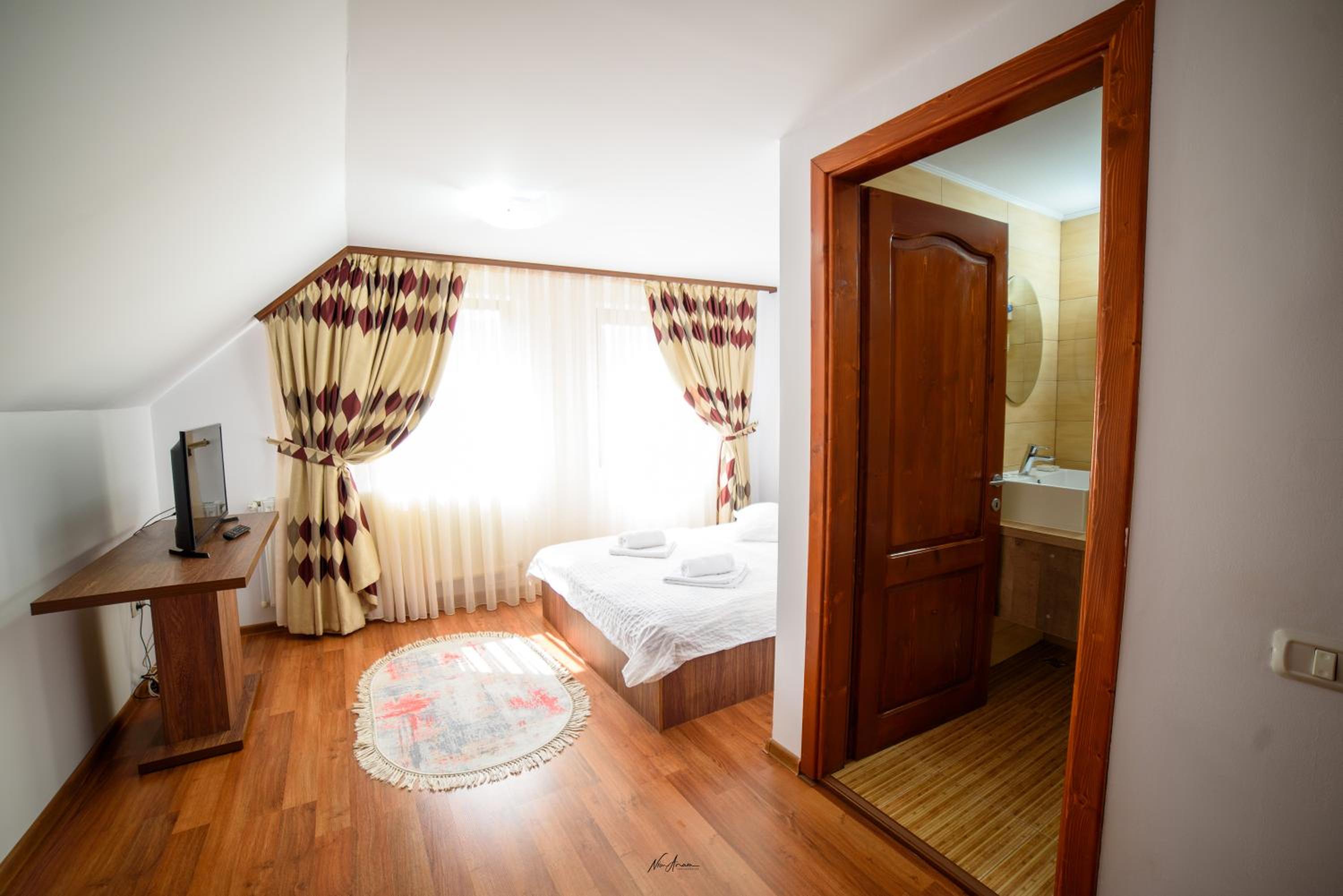 Double Room - Photo 3