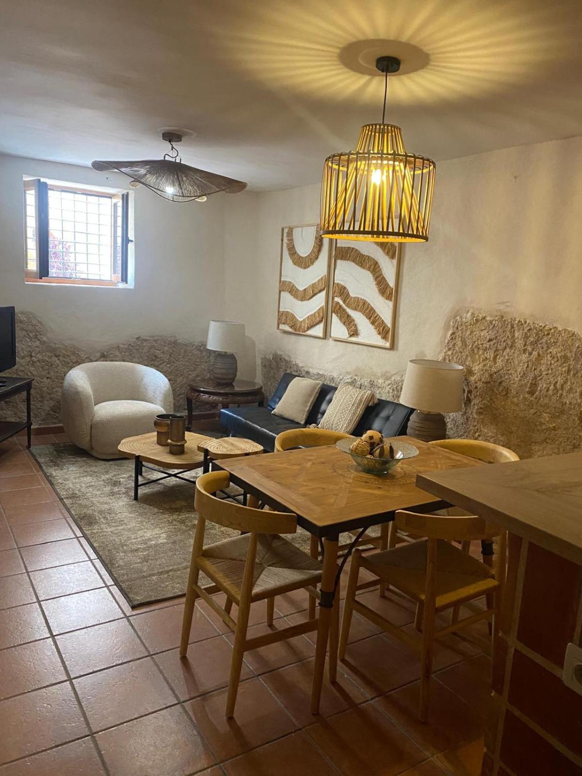 Apartment - Split Level - Photo 1