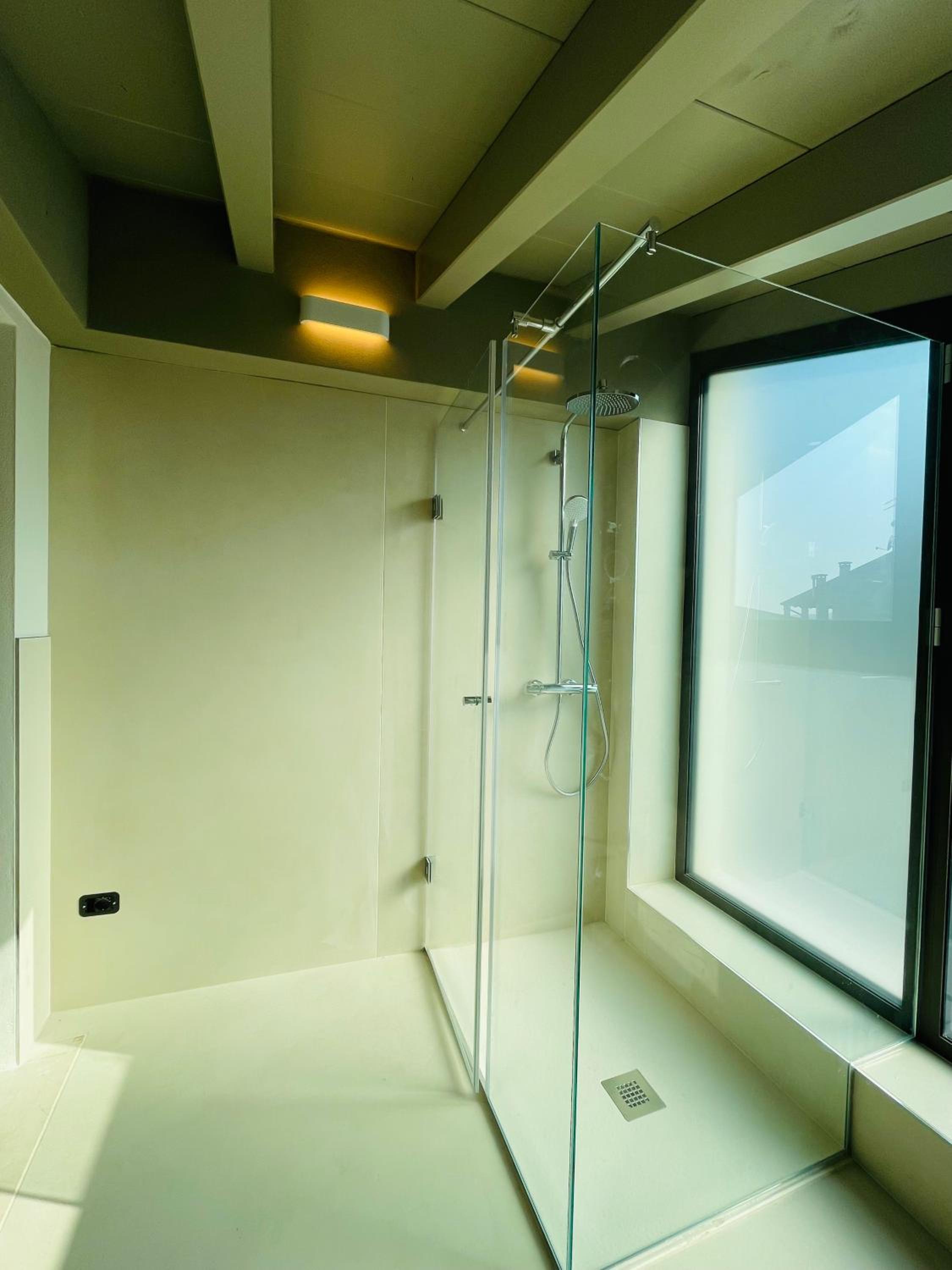 Two-Bedroom House - Photo 2