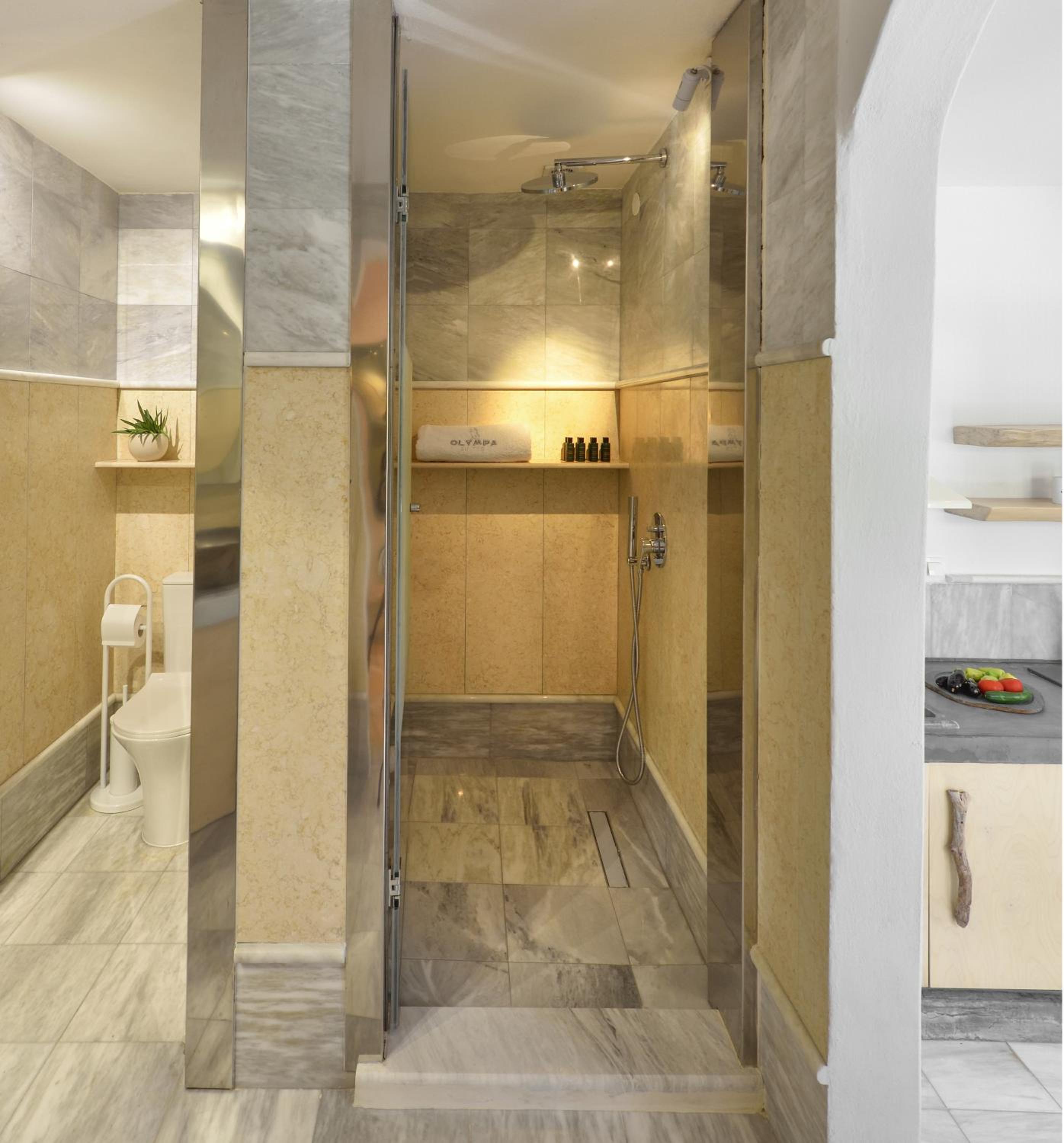 Summer Suite with Outdoor Hot Tub photo 3