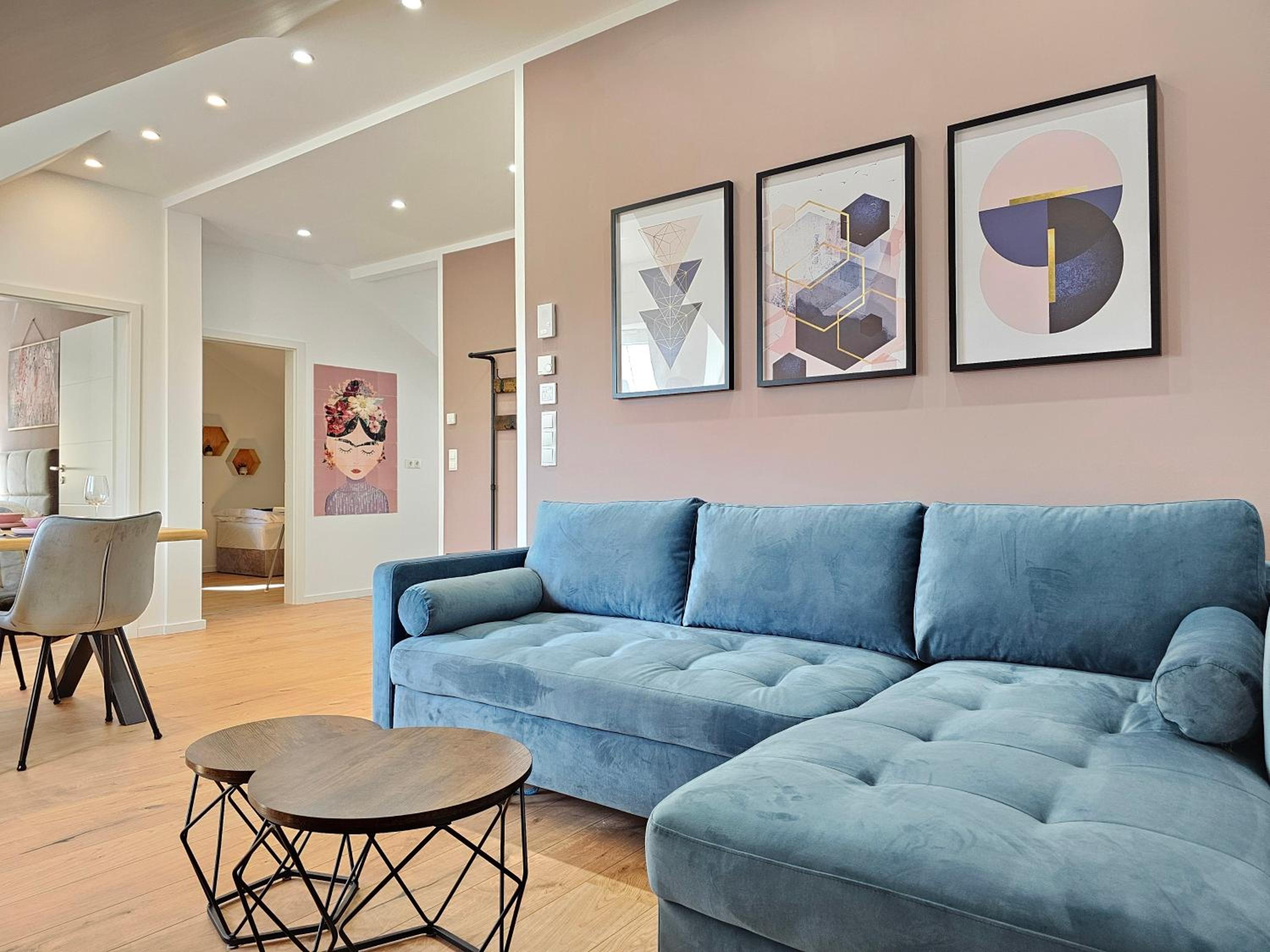 Six-Bedroom House photo 1
