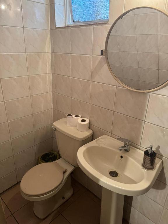 Twin Room With Private Bathroom photo 2