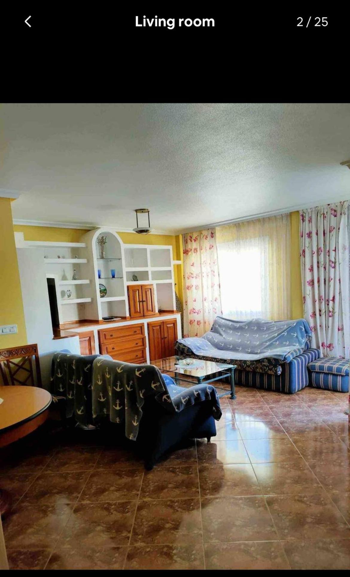 Apartamento de tres habitaciones con vista al mar