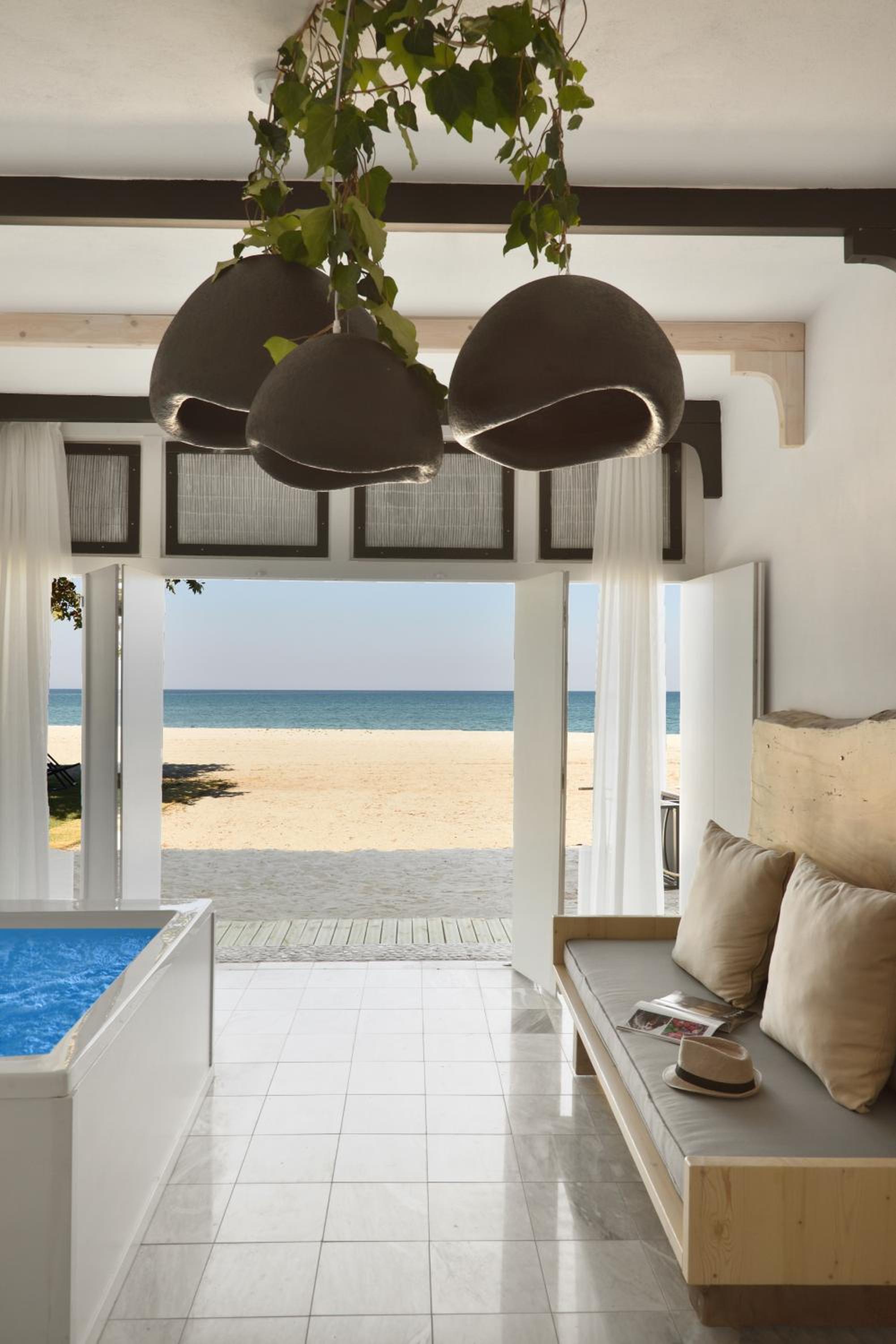 Cave Seafront Suite Sea View with hot tub photo 1