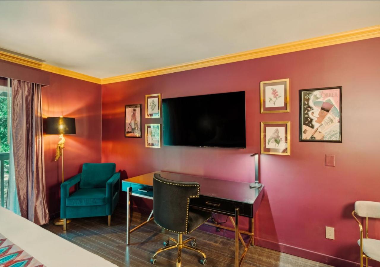King Room with Balcony photo 2