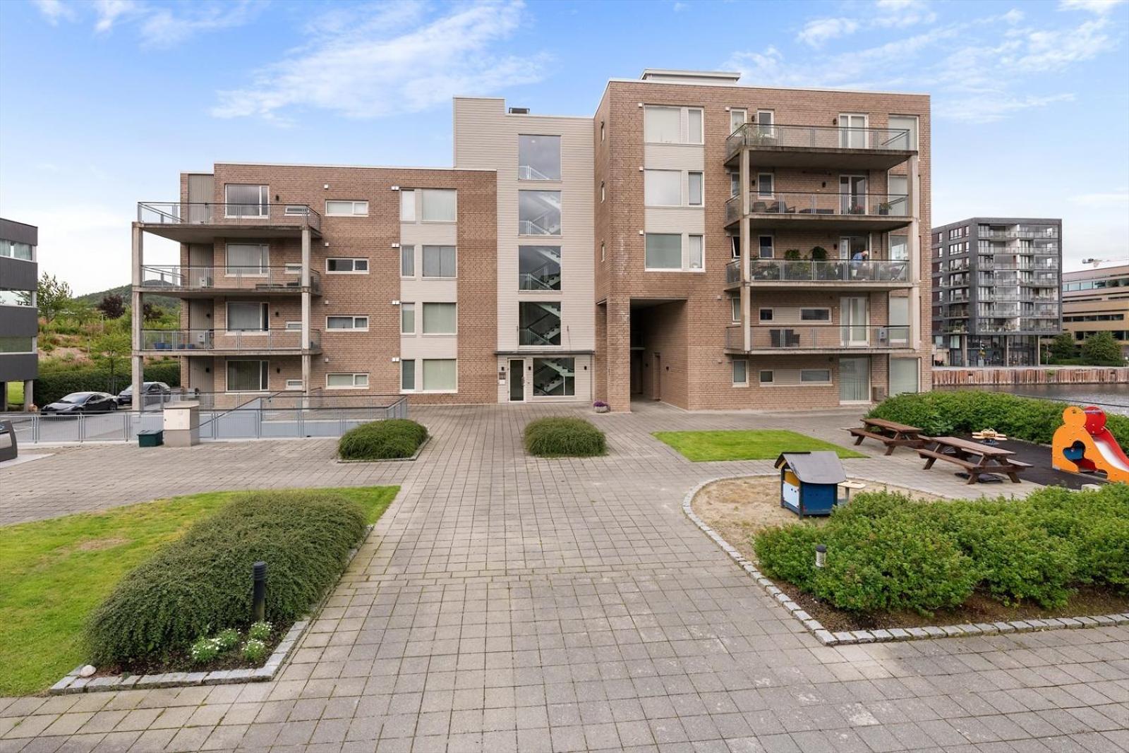 Two-Bedroom Apartment with Balcony and Sea View photo 3