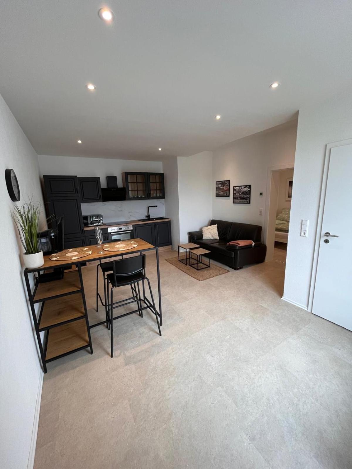 One-Bedroom Apartment photo 1