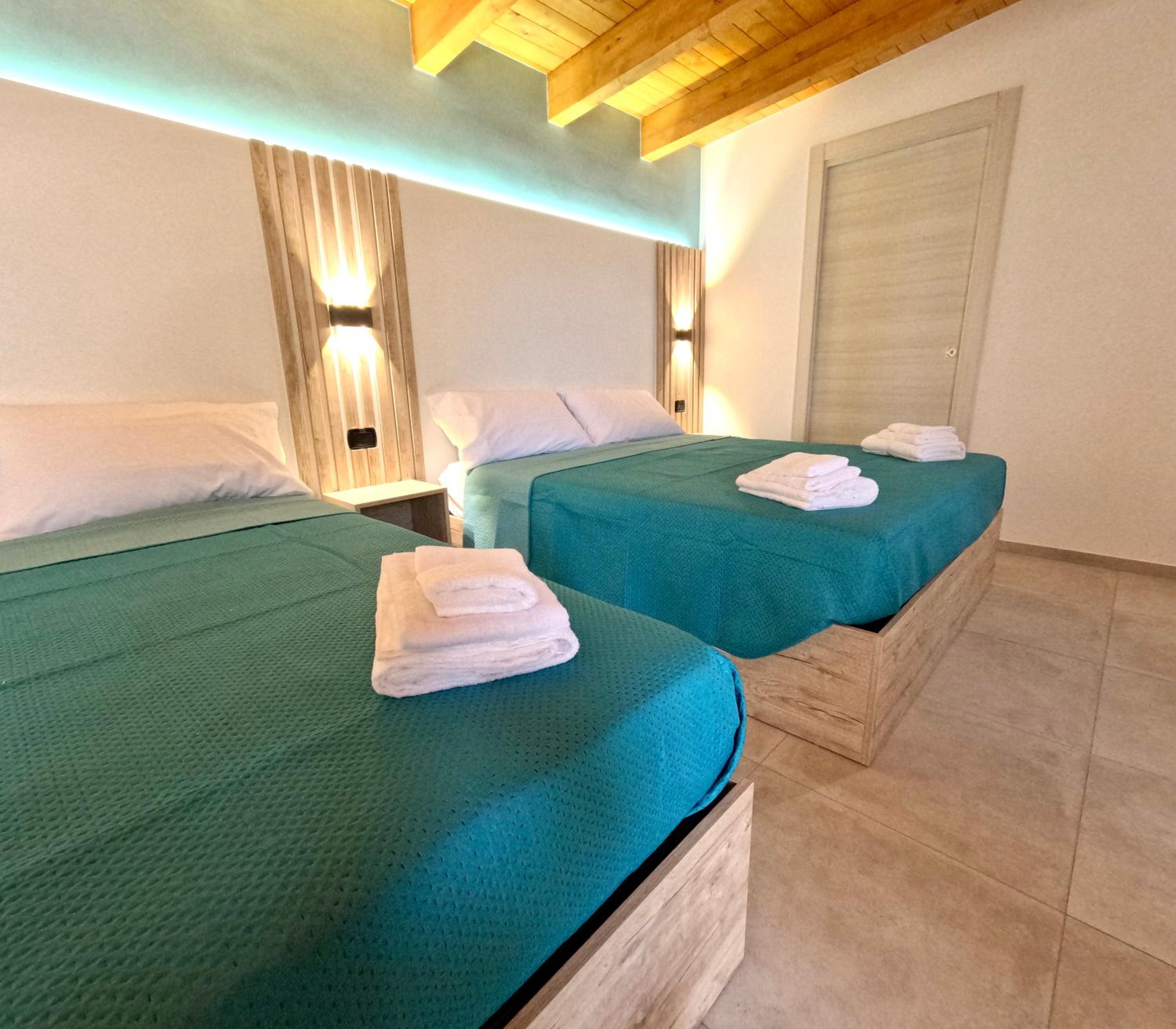 Quadruple Room with Private Bathroom photo 3