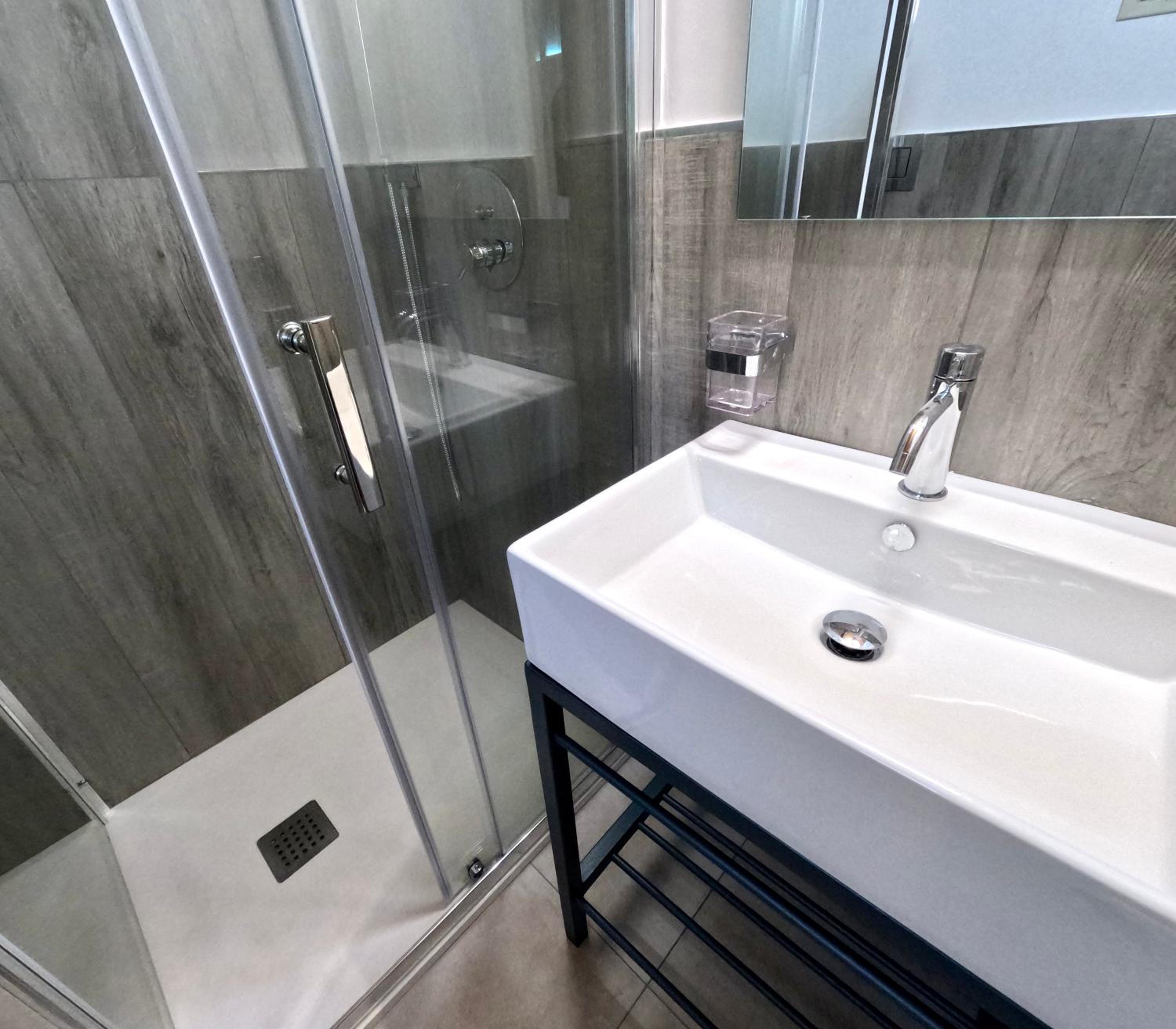 Double Room with Private Bathroom photo 2