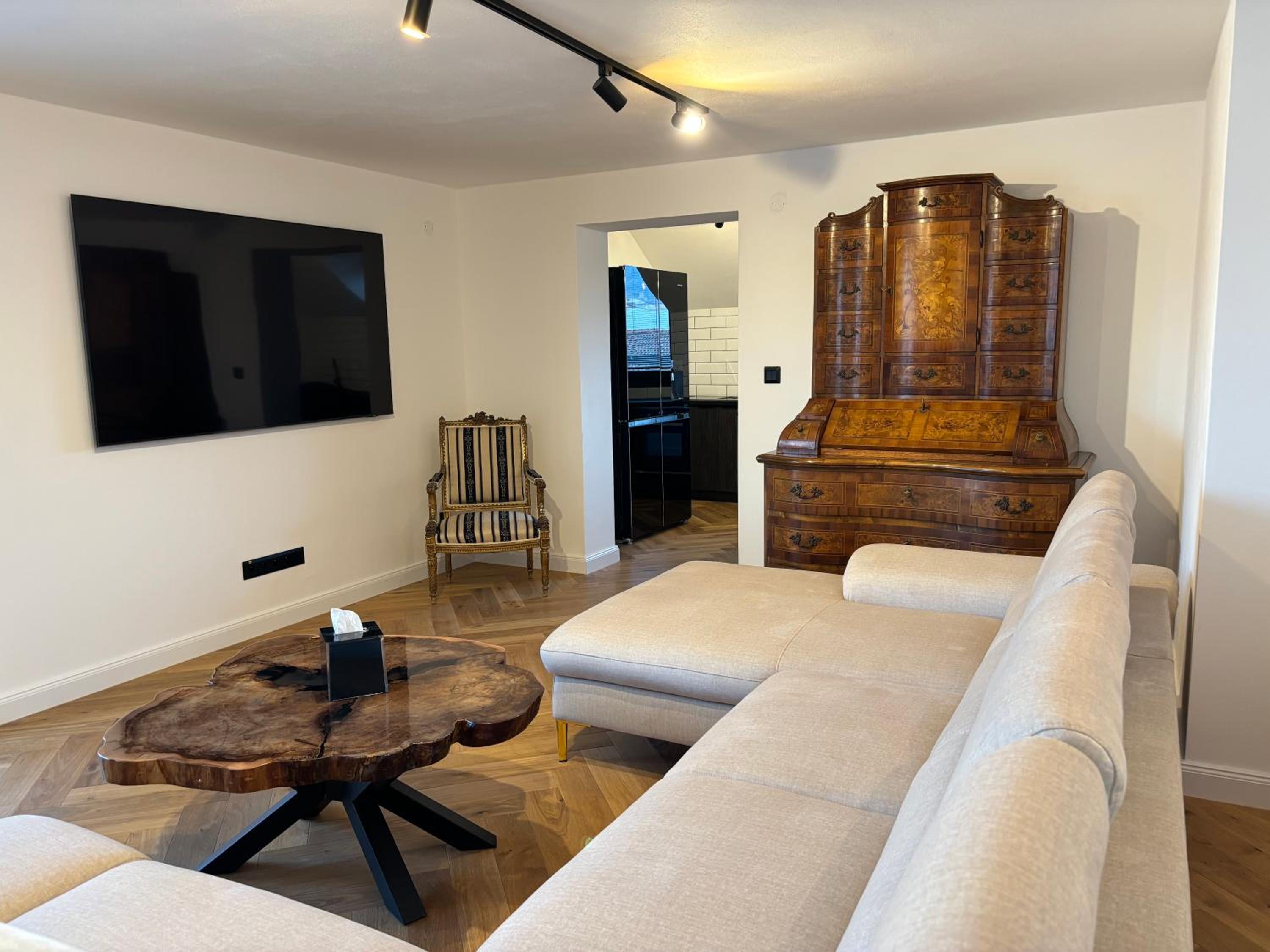 Three-Bedroom Premium Apartment with Balcony photo 1