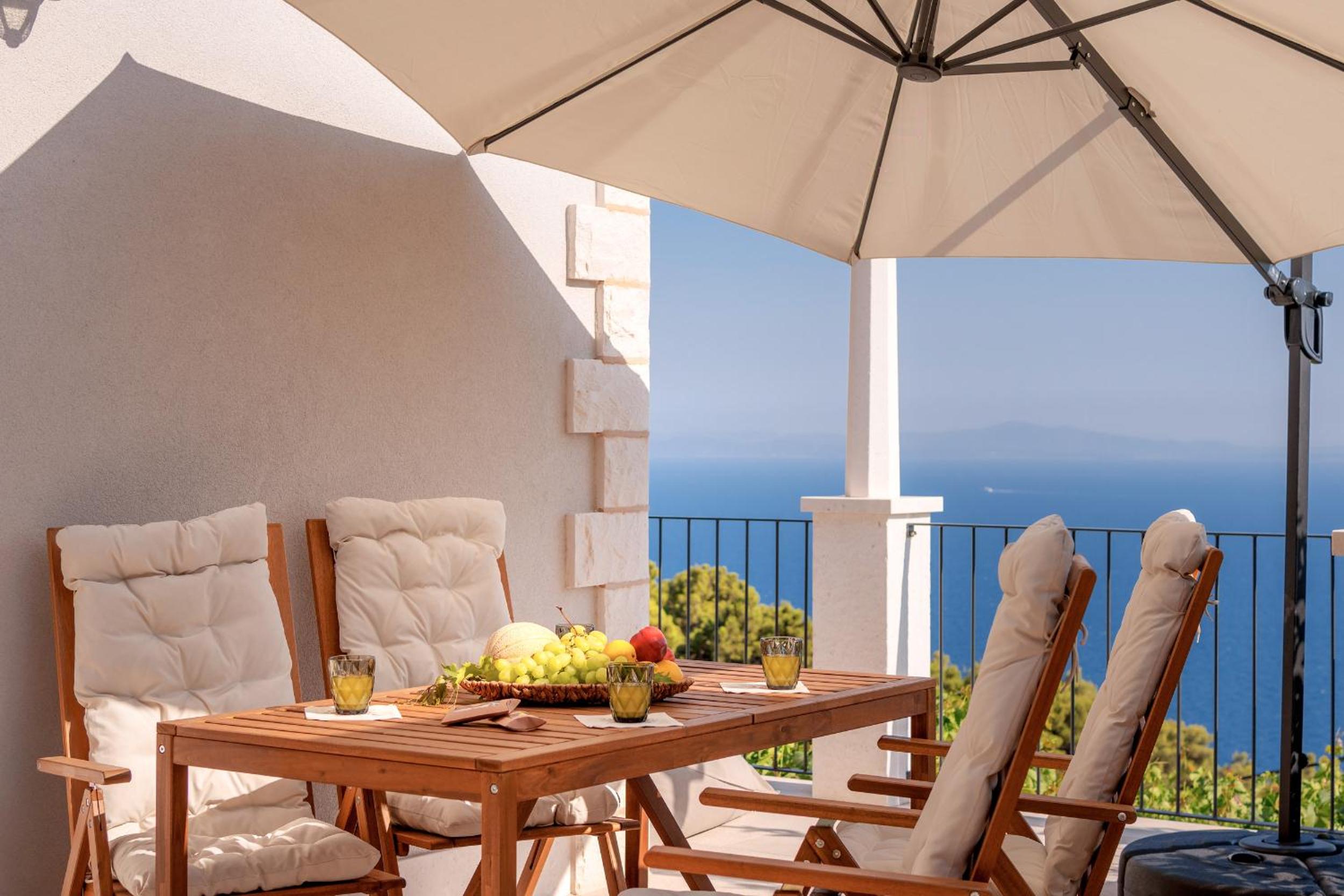 Two-Bedroom Apartment with Terrace and Sea View photo 2