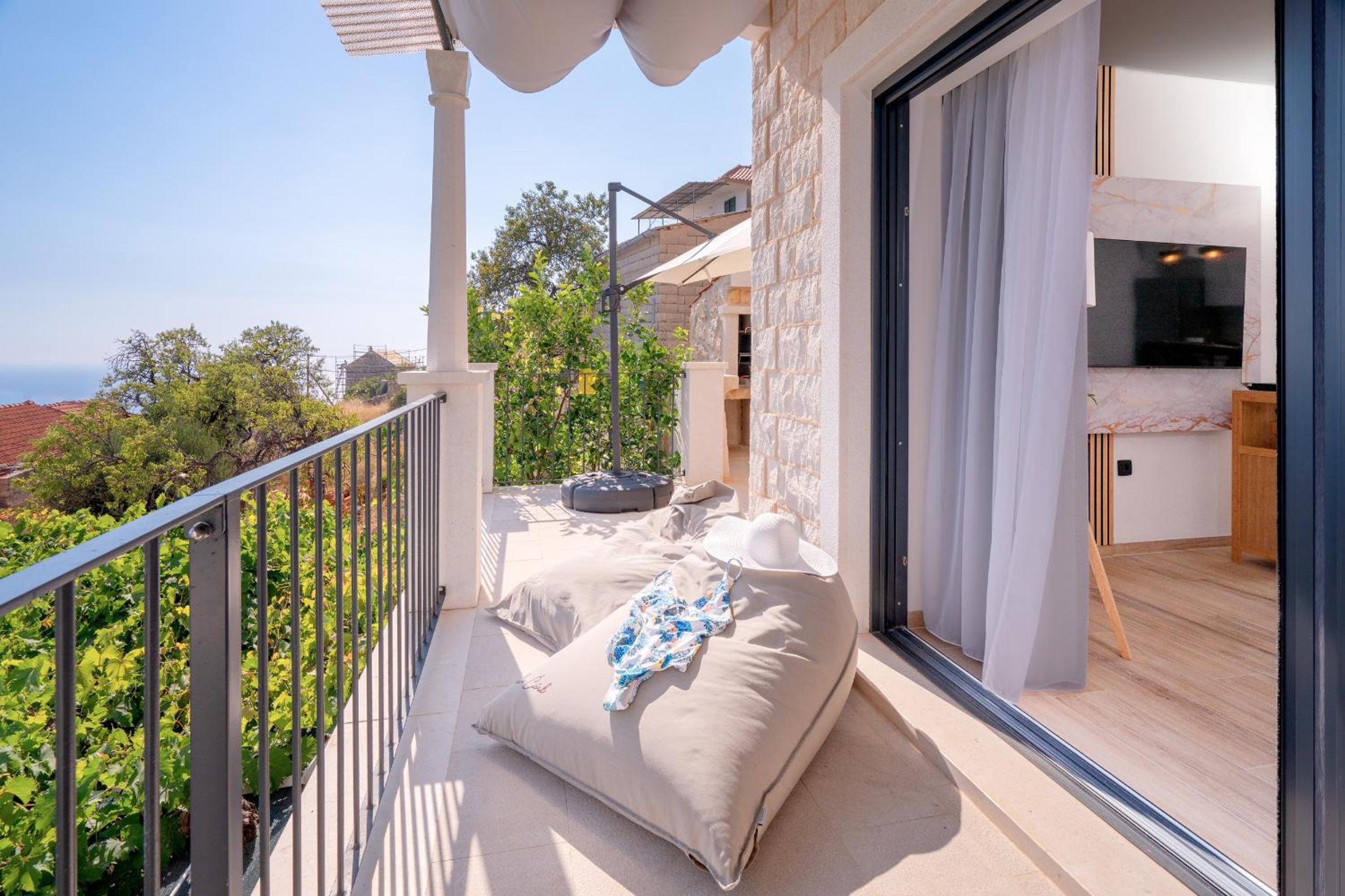 Two-Bedroom Apartment with Terrace and Sea View photo 3
