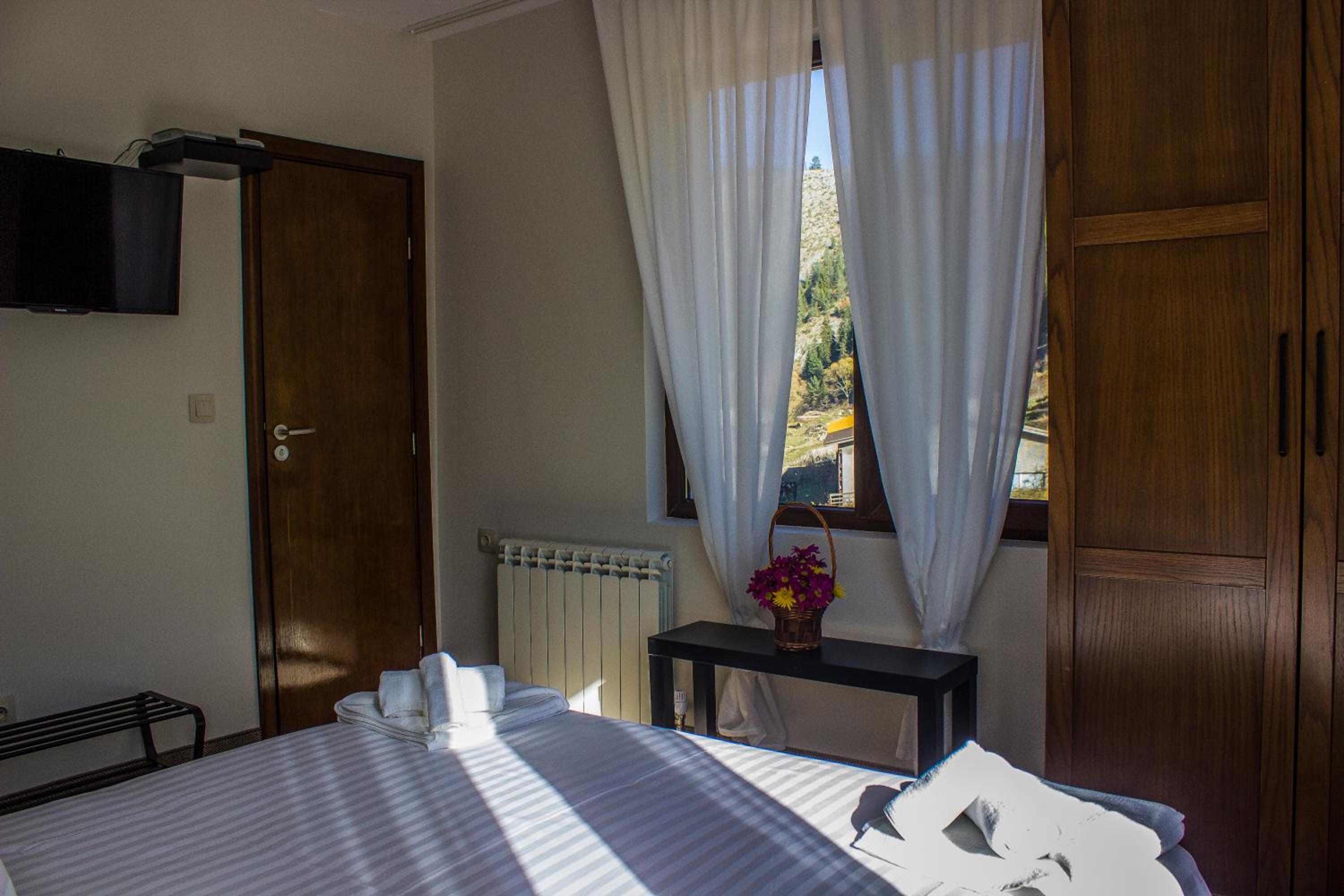 Economy Double or Twin Room photo 3