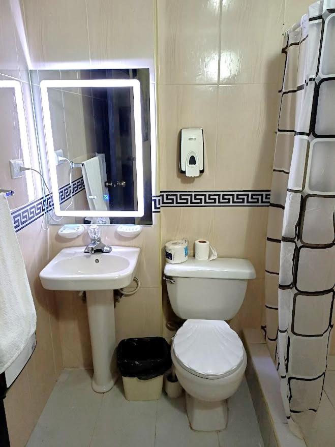 Classic One-Bedroom Apartment With King Bed photo 3