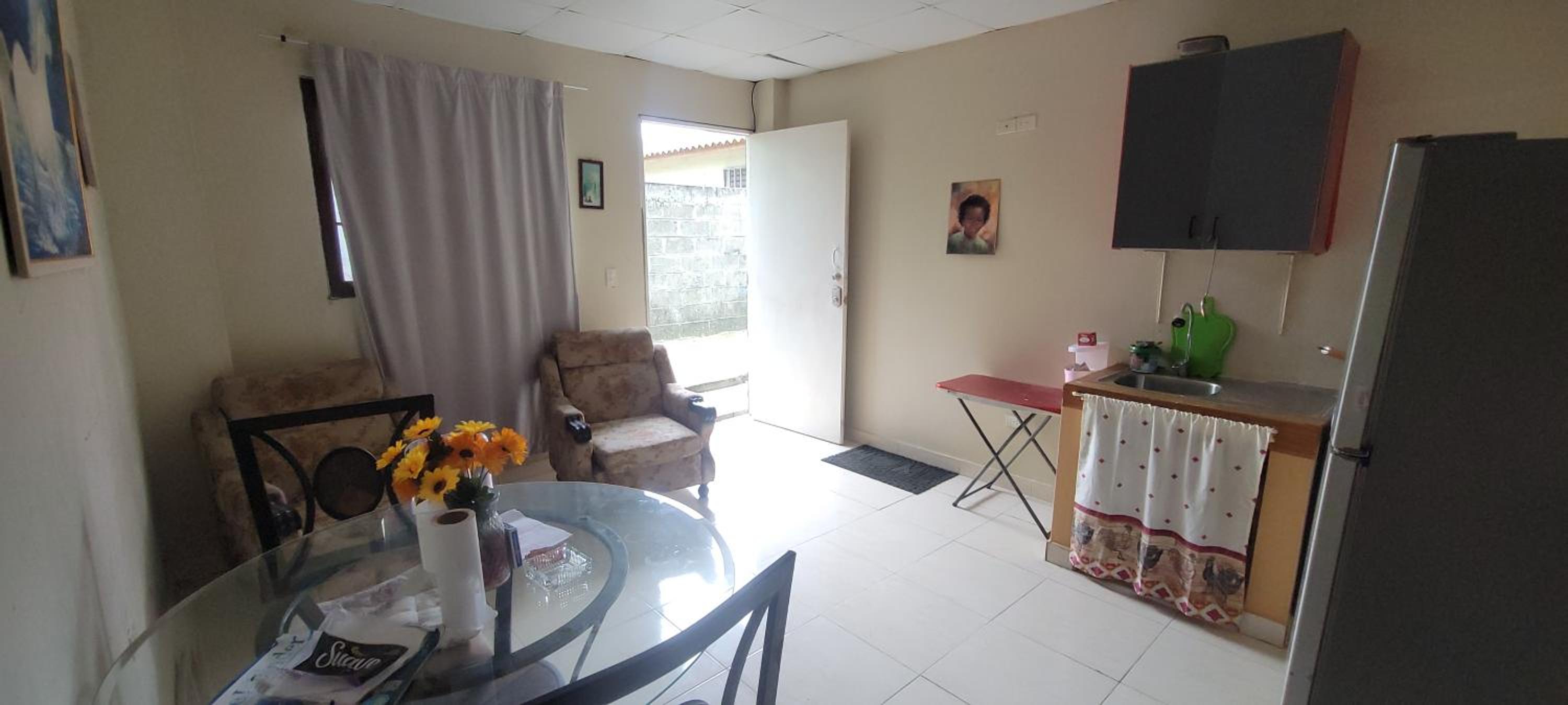 One-Bedroom Apartment photo 2