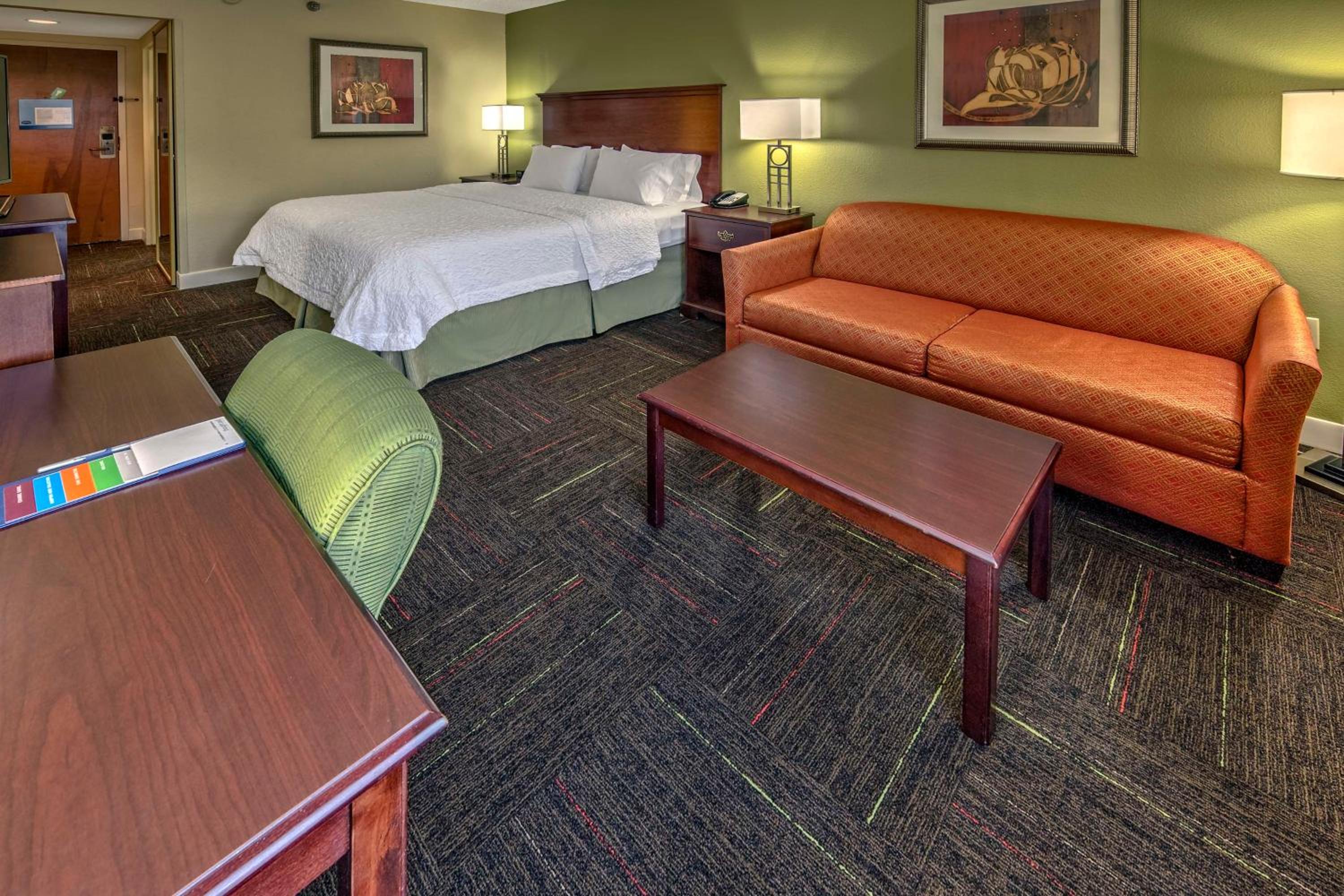King Room with Sofa Bed and Study - Non-Smoking - Photo 4