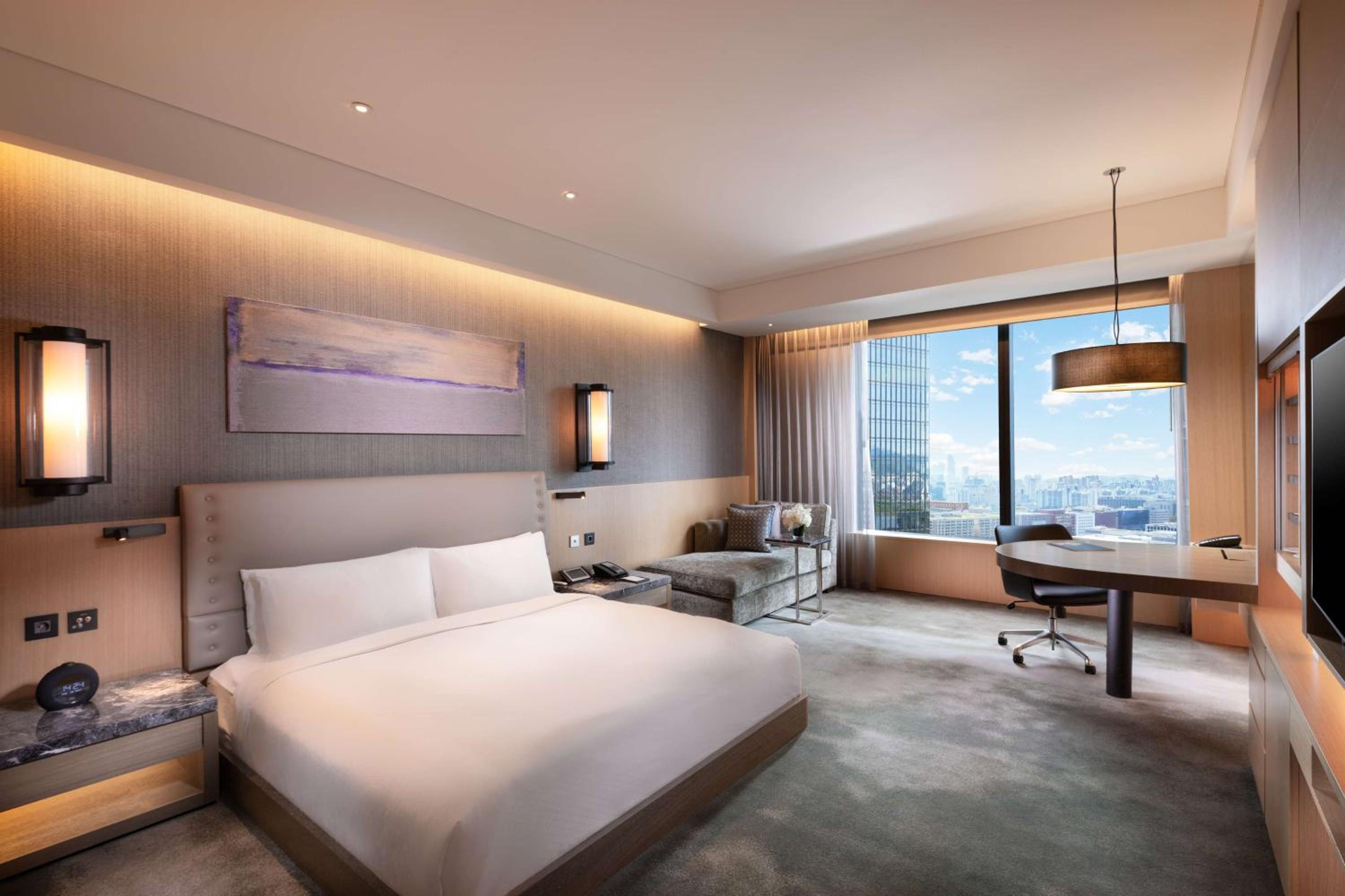 Deluxe King Room with One King Bed - Accessible - City View