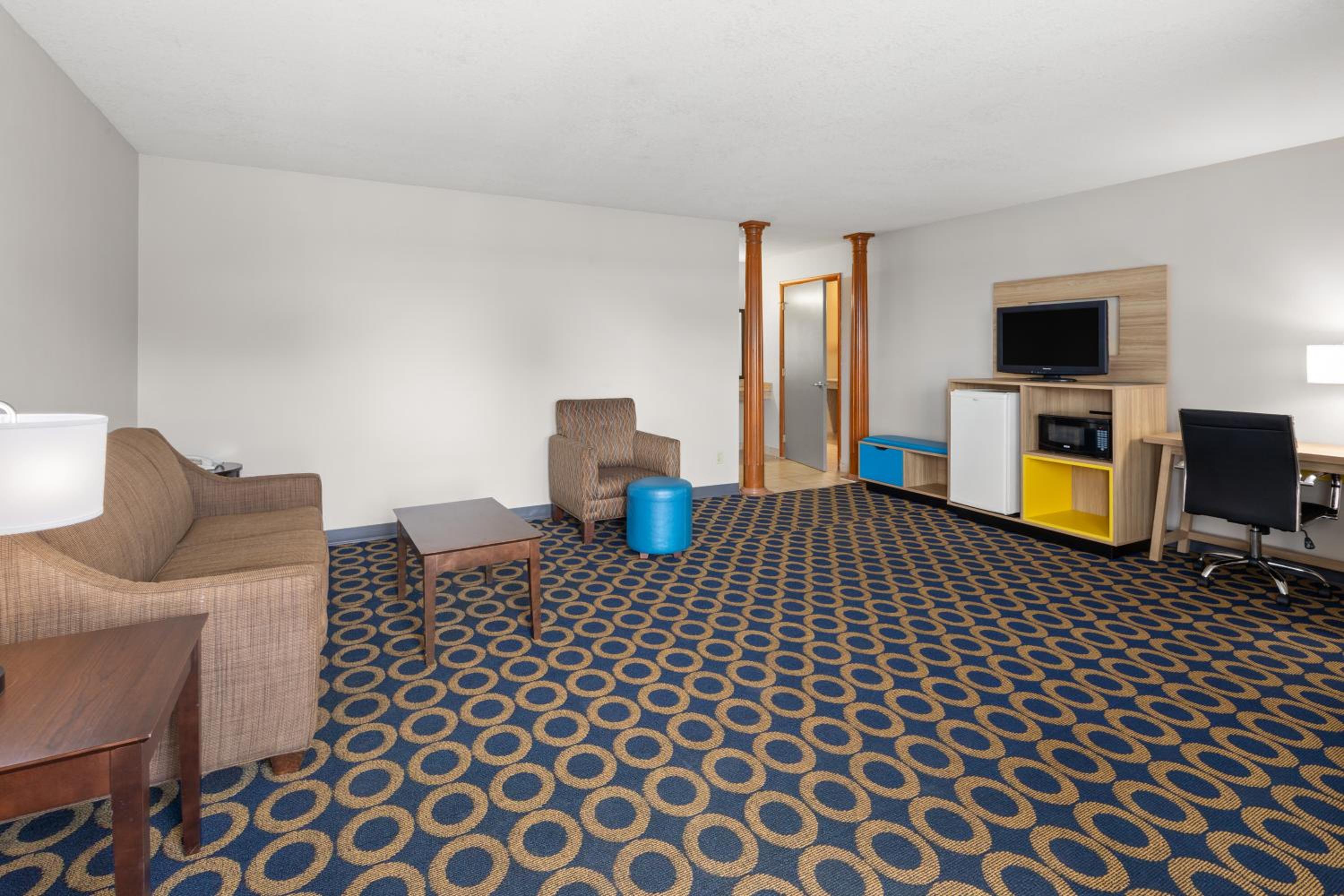 One-Bedroom King Suite - Accessible/Non-Smoking photo 1
