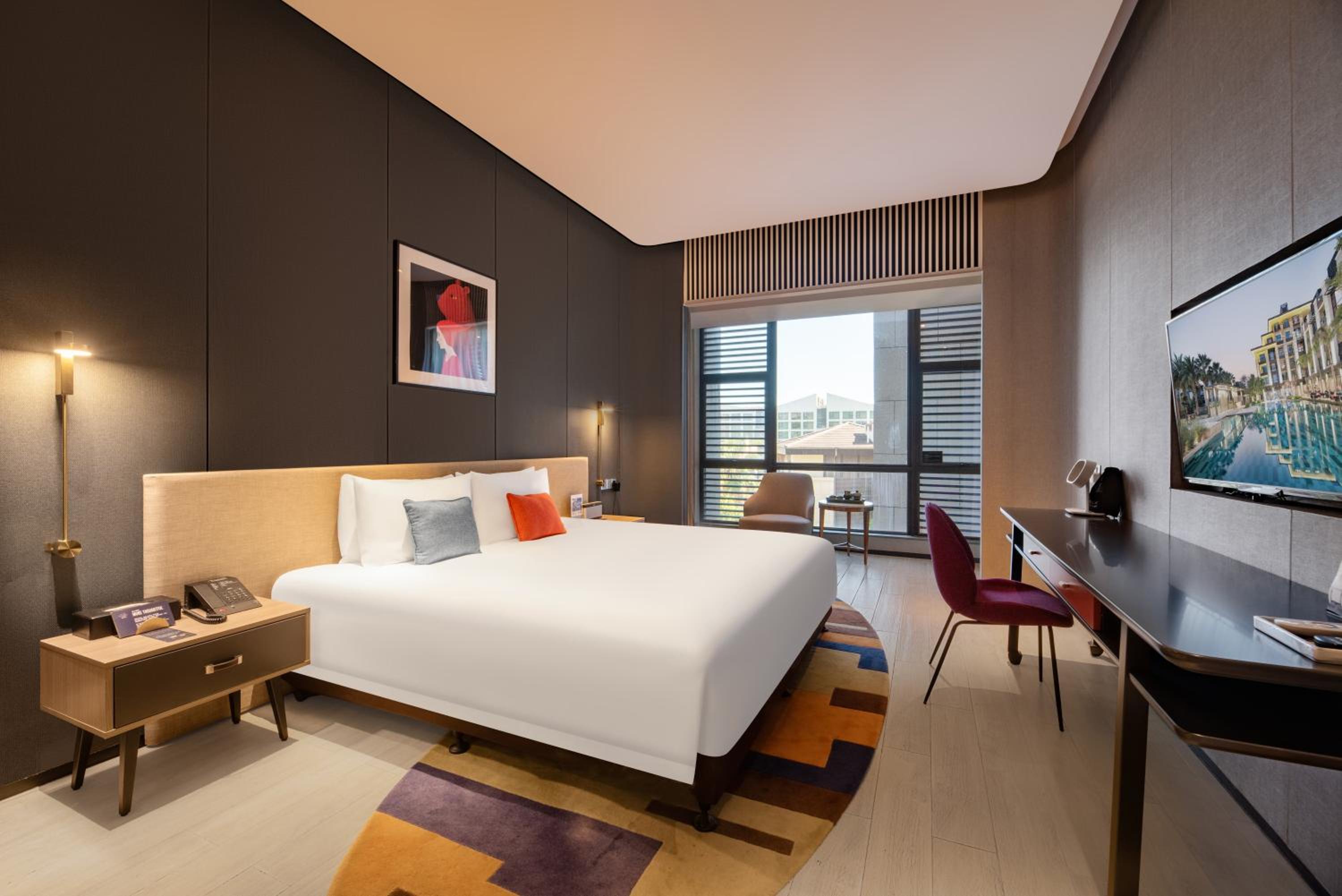 Premium Lake View King Room