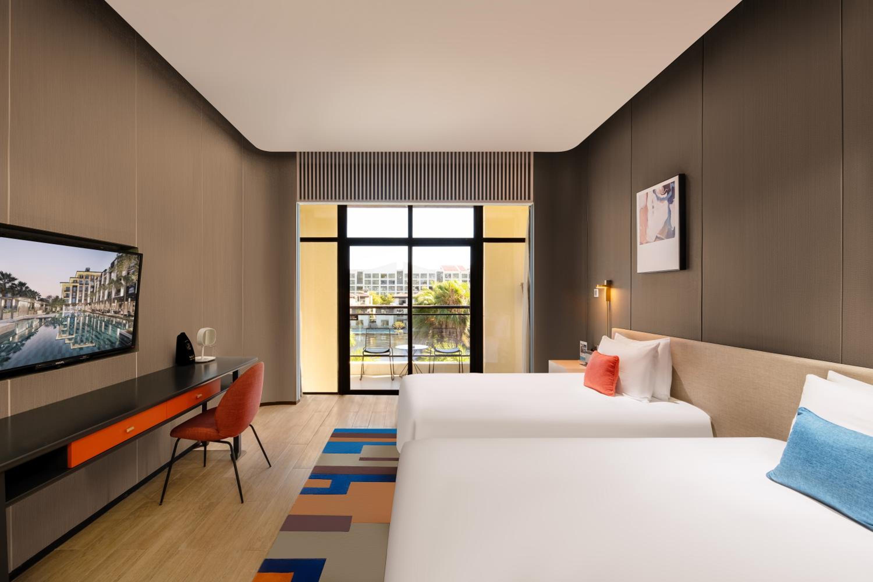 Premium Lake View Balcony Twin Room