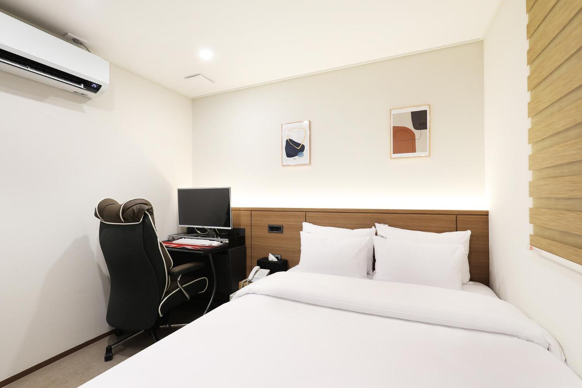 Economy Double Room