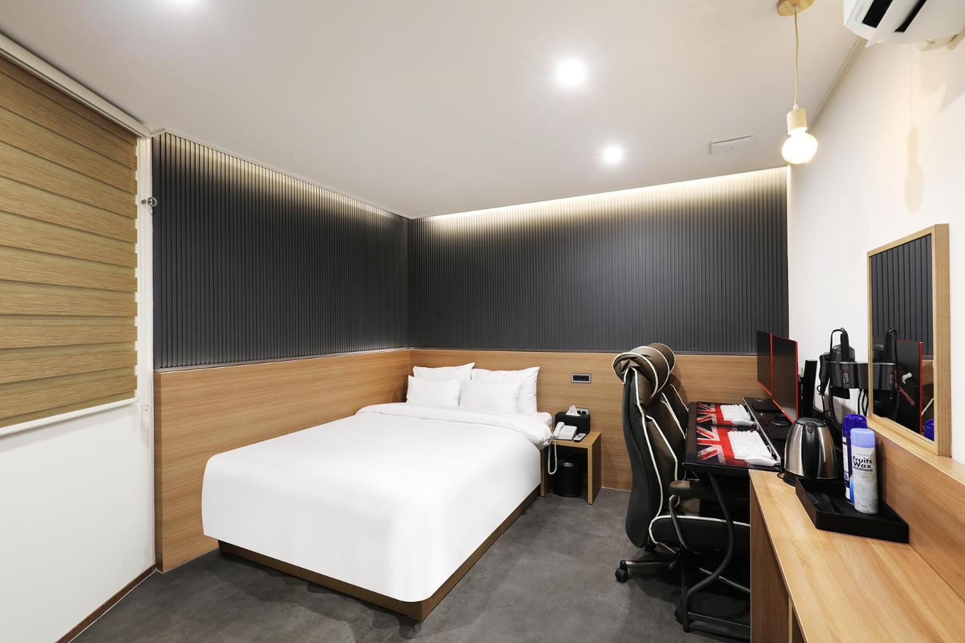 Queen Room