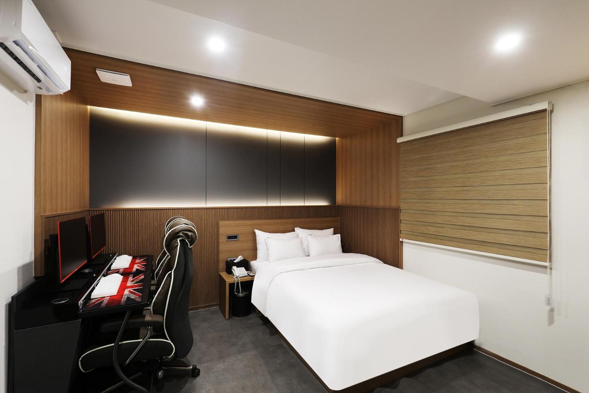 Deluxe Queen Room