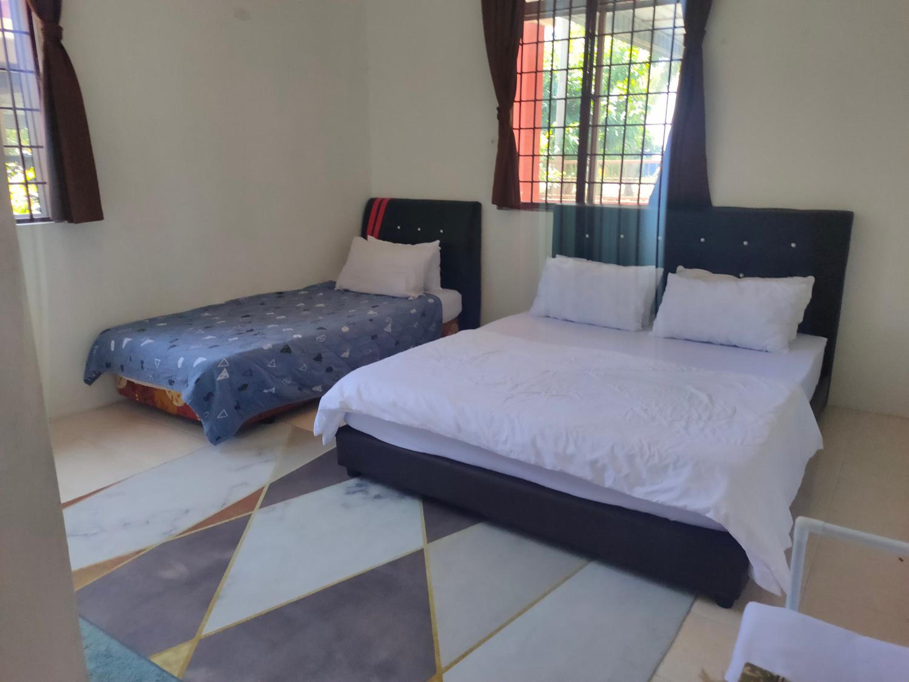 Three-Bedroom House photo 3