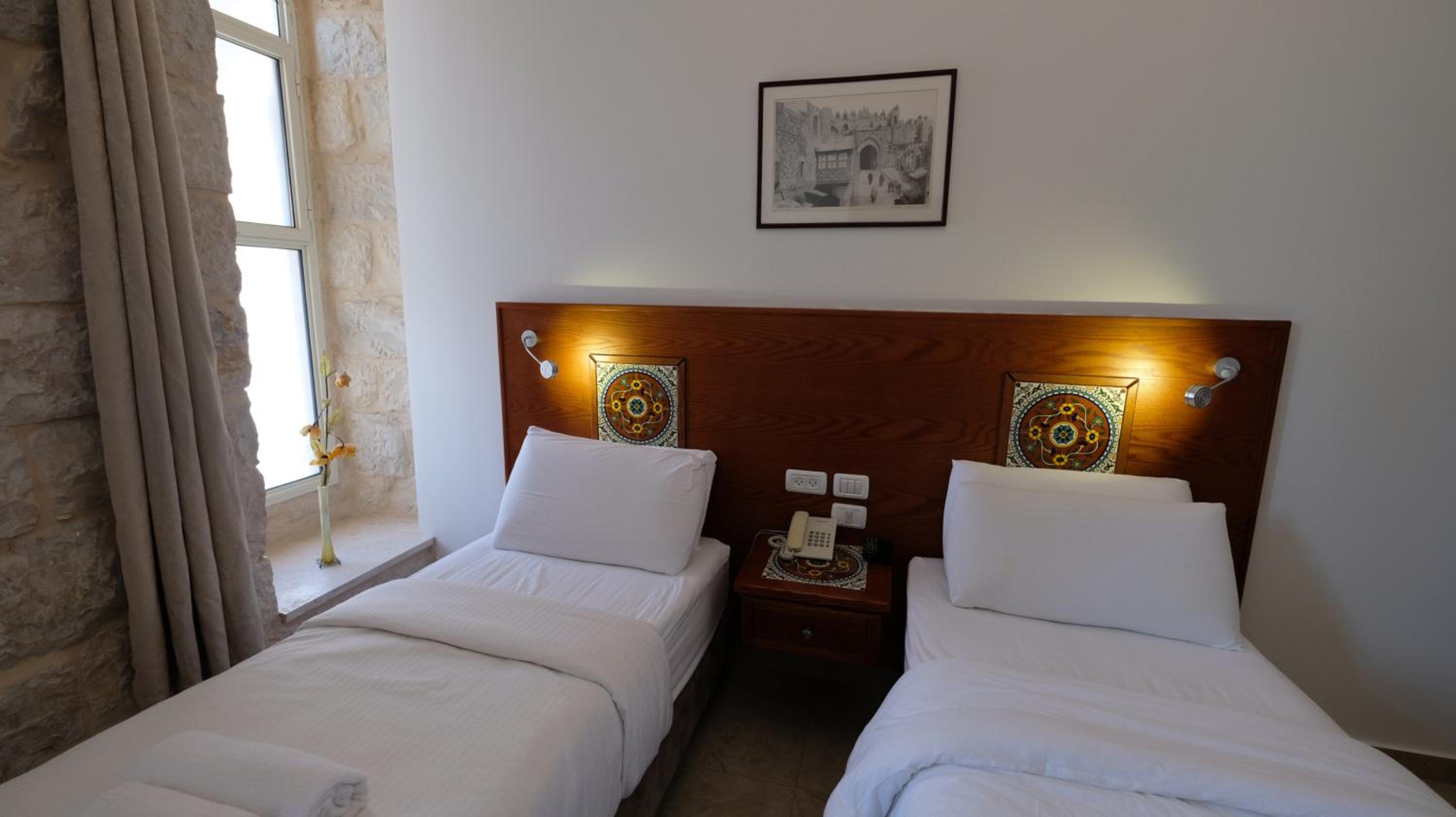 Standard Twin Room - Photo 15
