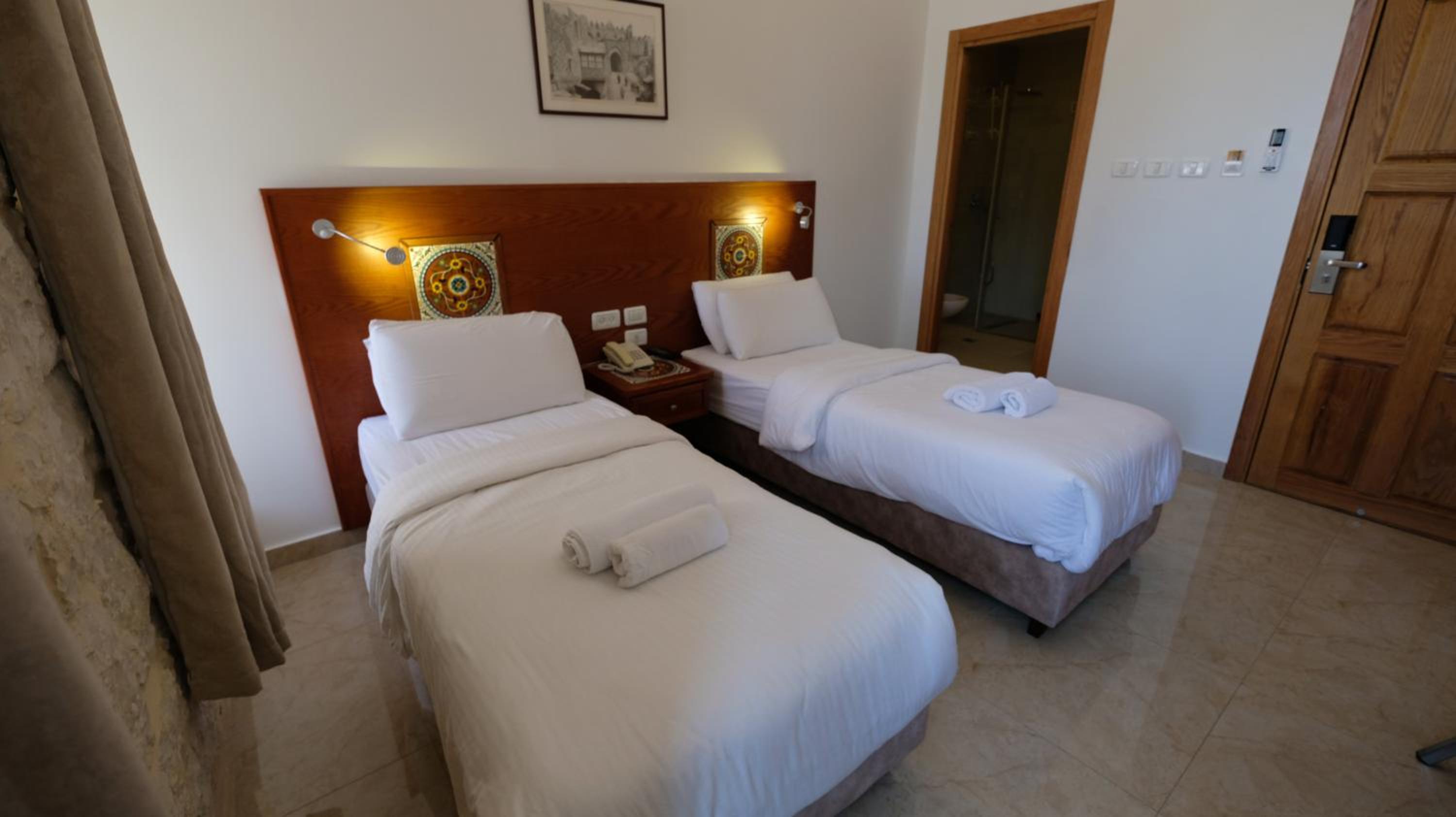 Standard Twin Room - Photo 2
